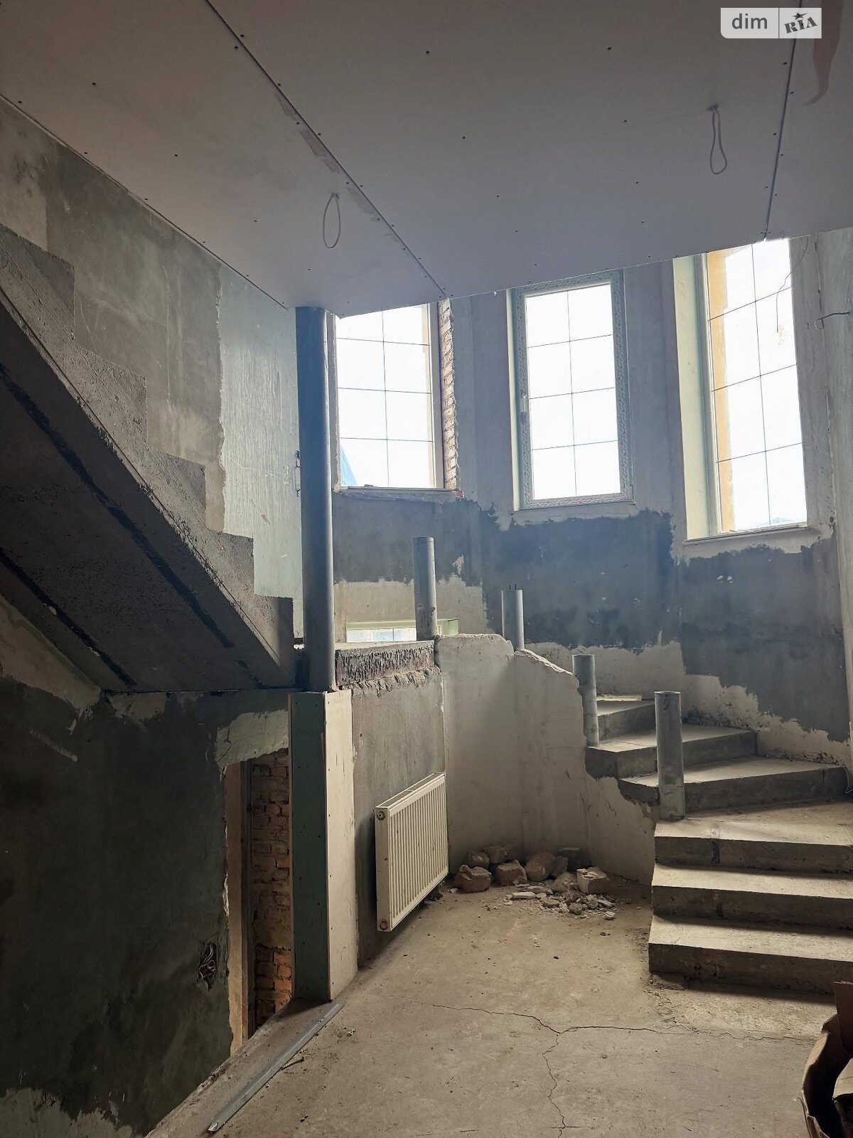 двухэтажный дом с отоплением, 350 кв. м, кирпич. Продажа в Липинах фото 1