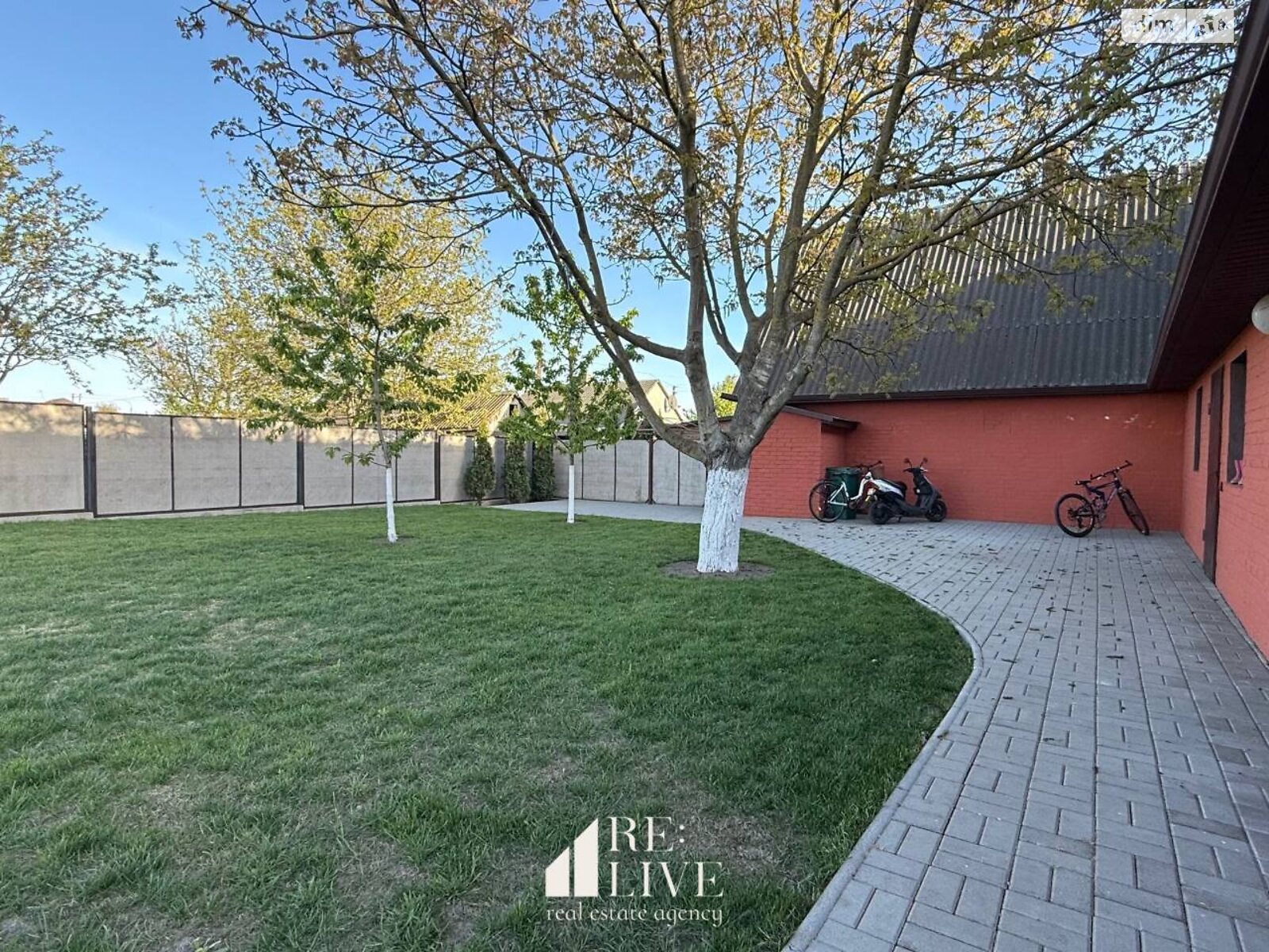 двоповерховий будинок з гаражем, 256 кв. м, цегла. Продаж у Лищі фото 1 двоповерховий будинок з гаражем, 256 кв. м, цегла. Продаж у Лищі фото 1