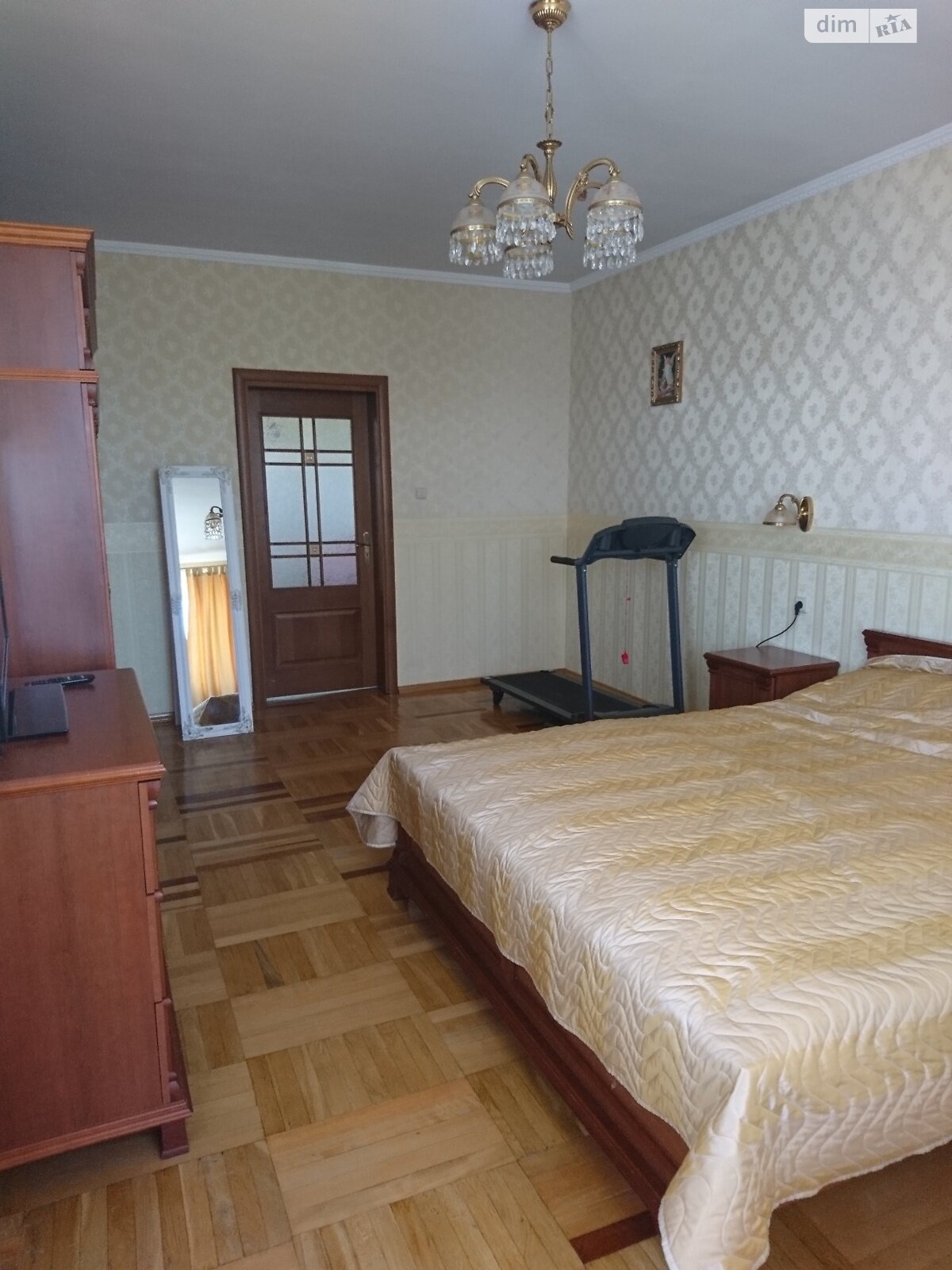 двухэтажный дом с гаражом, 280 кв. м, кирпич. Продажа в Лисиничах фото 1