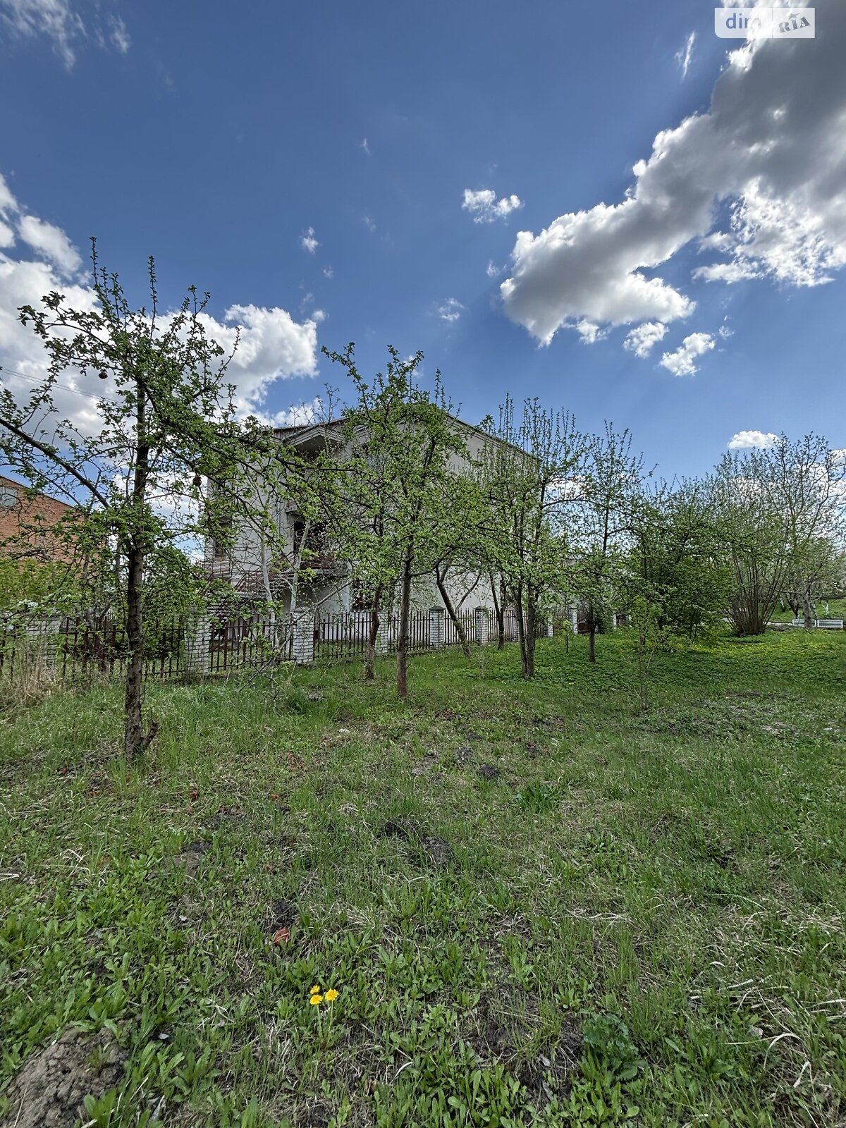 триповерховий будинок з гаражем, 492.3 кв. м, цегла. Продаж у Лисиничах фото 1 триповерховий будинок з гаражем, 492.3 кв. м, цегла. Продаж у Лисиничах фото 1