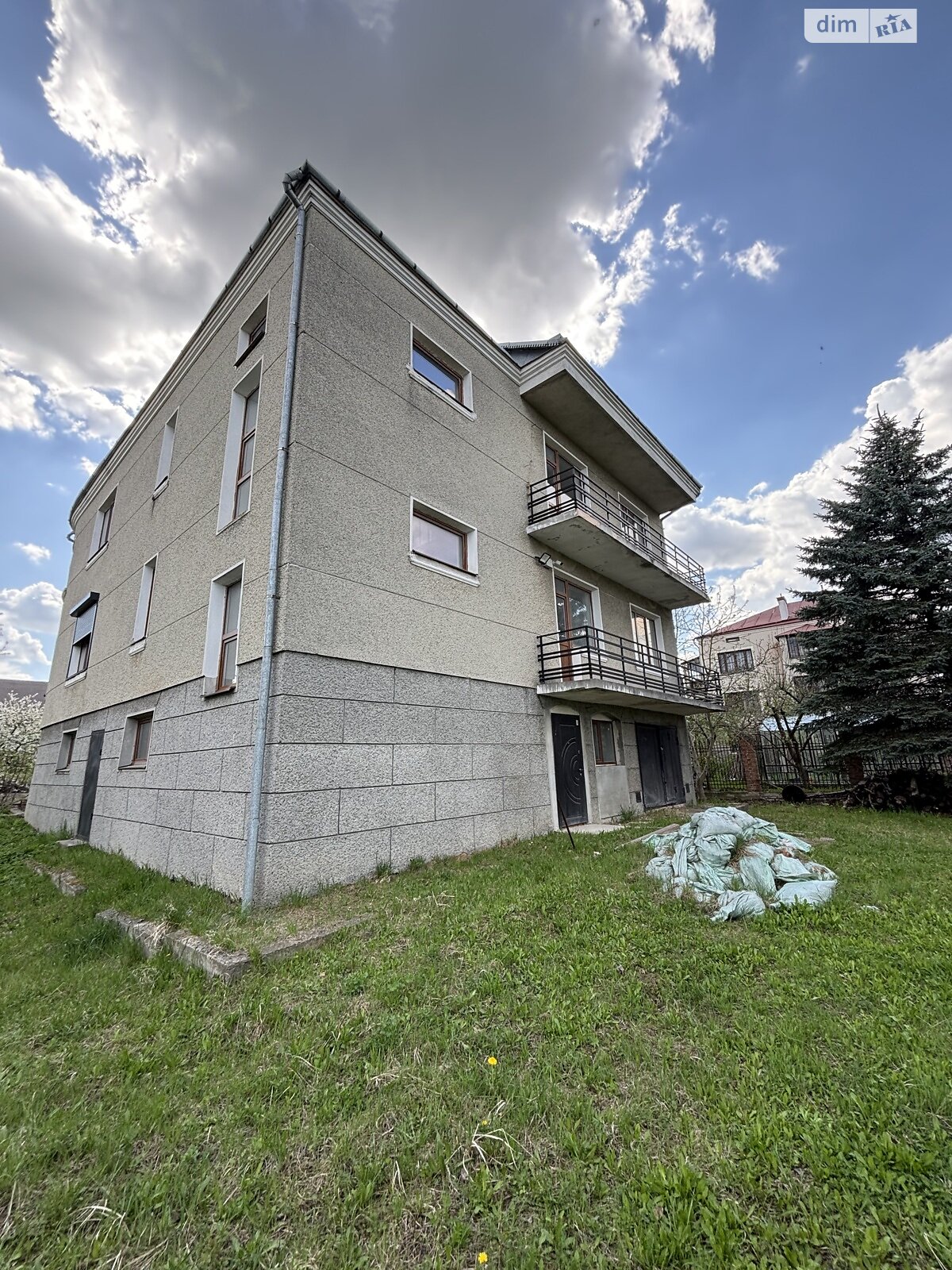 триповерховий будинок з гаражем, 492.3 кв. м, цегла. Продаж у Лисиничах фото 1 триповерховий будинок з гаражем, 492.3 кв. м, цегла. Продаж у Лисиничах фото 1