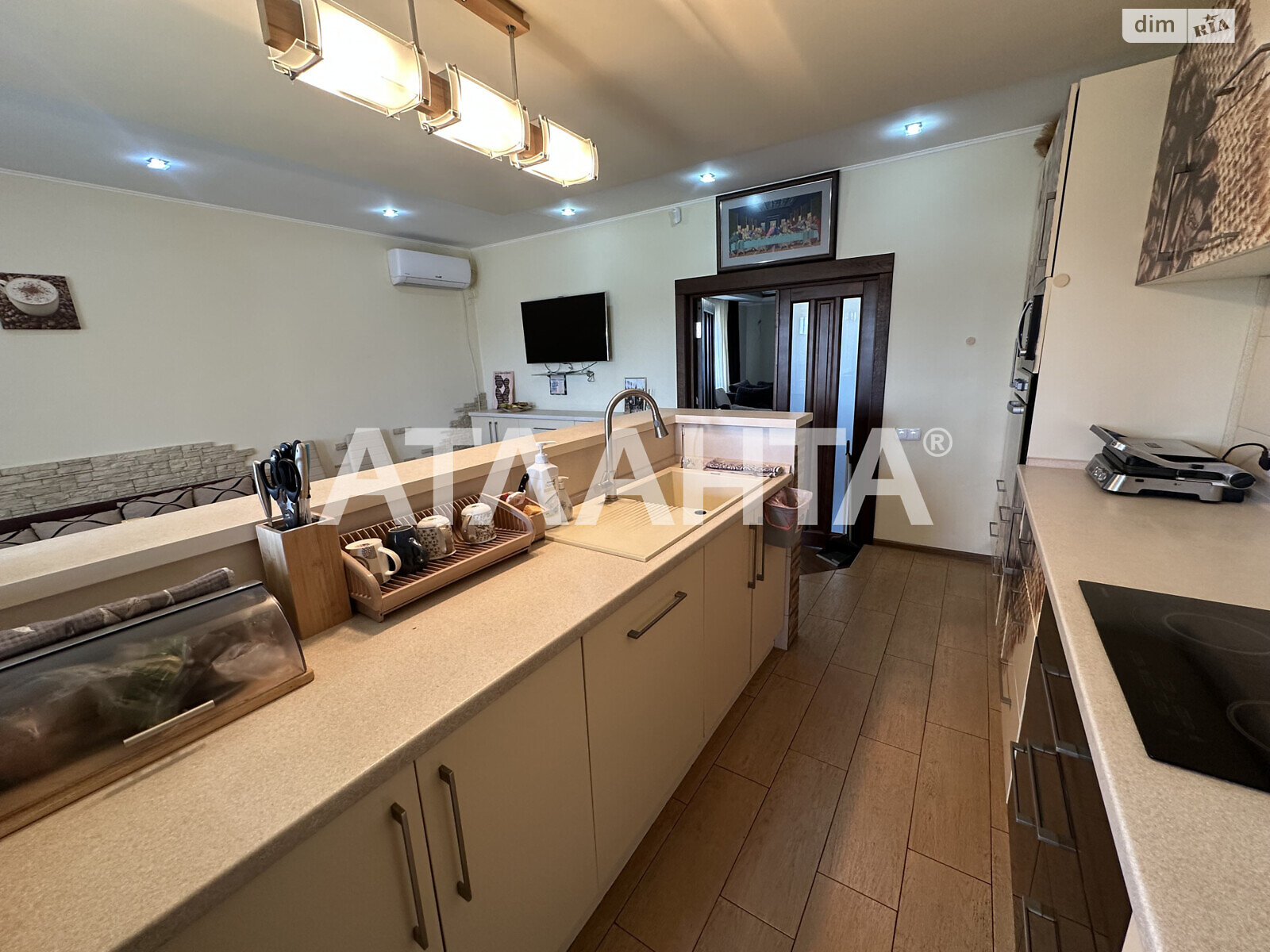 двоповерховий будинок, 350 кв. м, кирпич. Продаж у Лужанах фото 1 двоповерховий будинок, 350 кв. м, кирпич. Продаж у Лужанах фото 1