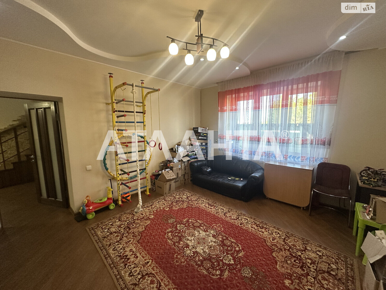 двоповерховий будинок, 350 кв. м, кирпич. Продаж у Лужанах фото 1 двоповерховий будинок, 350 кв. м, кирпич. Продаж у Лужанах фото 1