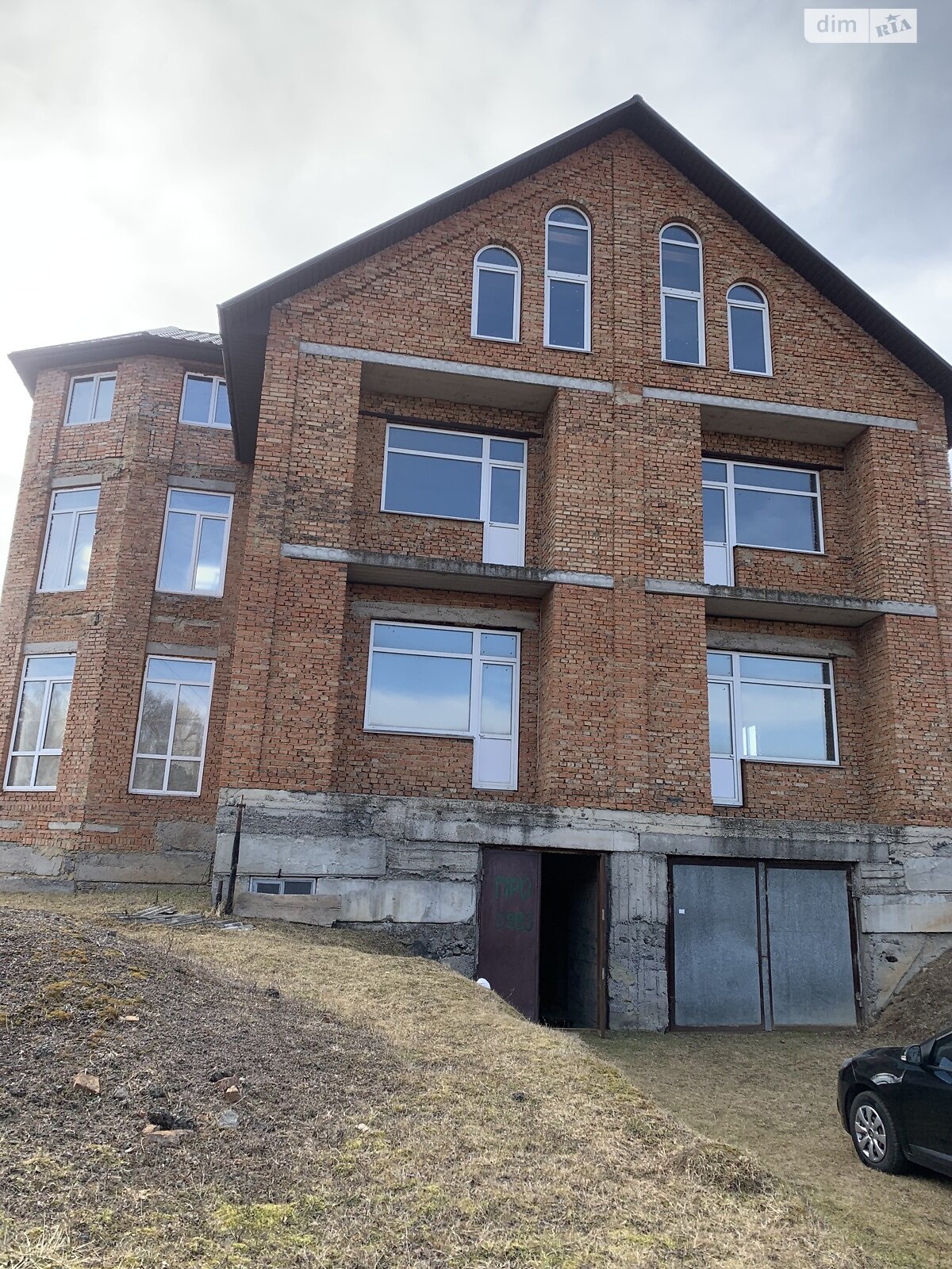 триповерховий будинок, 360 кв. м, кирпич. Продаж у Луці-Мелешківській фото 1 триповерховий будинок, 360 кв. м, кирпич. Продаж у Луці-Мелешківській фото 1