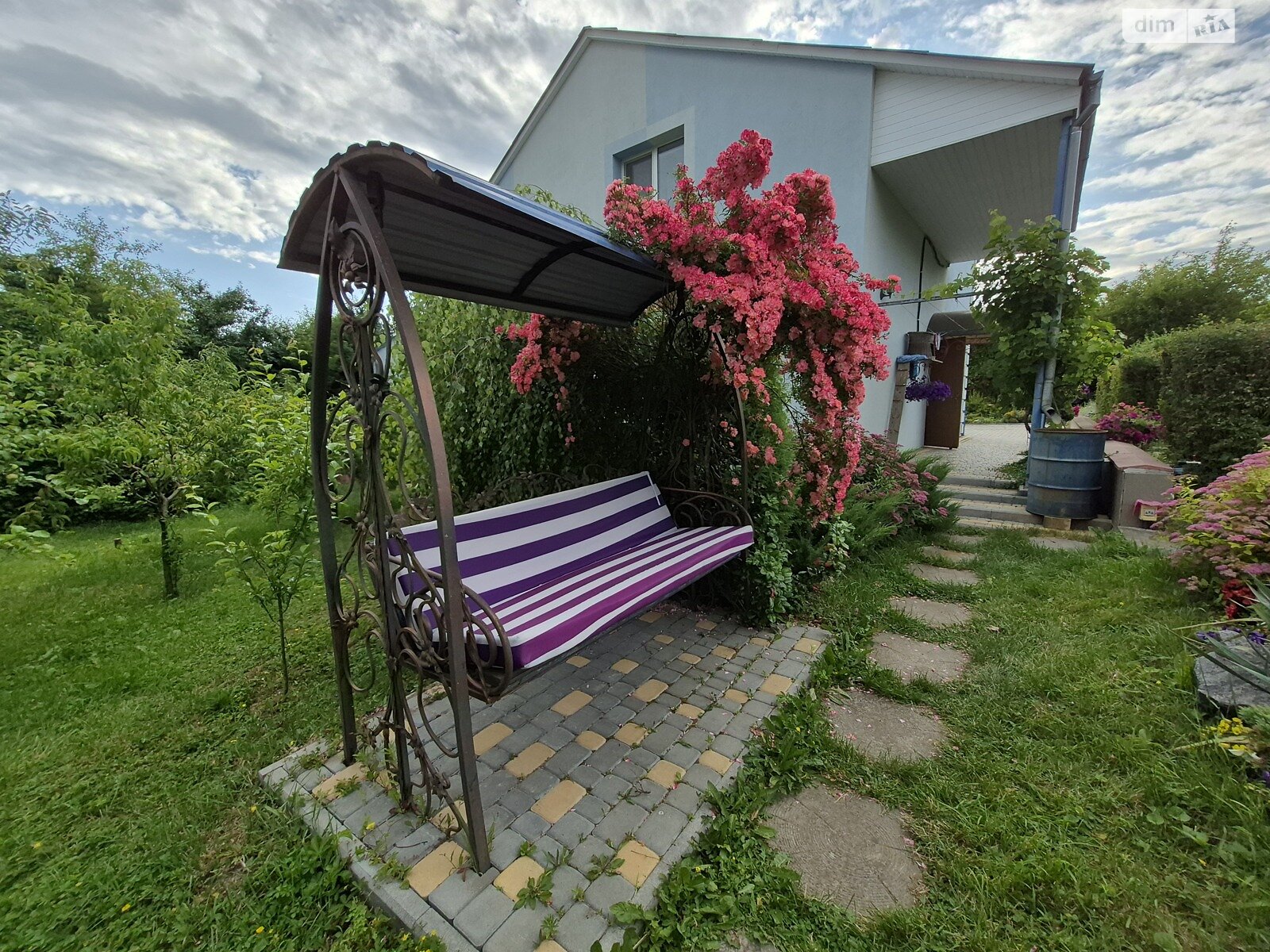 триповерховий будинок з опаленням, 200 кв. м, цегла. Продаж у Луці-Мелешківській фото 1 триповерховий будинок з опаленням, 200 кв. м, цегла. Продаж у Луці-Мелешківській фото 1