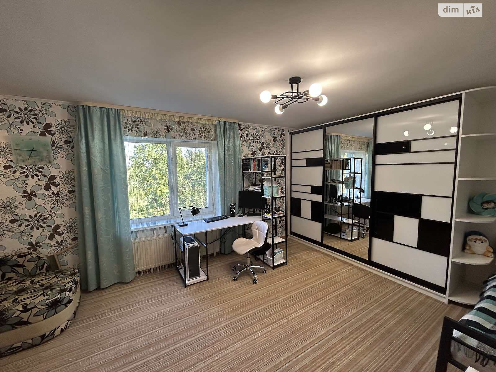 триповерховий будинок з опаленням, 200 кв. м, цегла. Продаж у Луці-Мелешківській фото 1 триповерховий будинок з опаленням, 200 кв. м, цегла. Продаж у Луці-Мелешківській фото 1