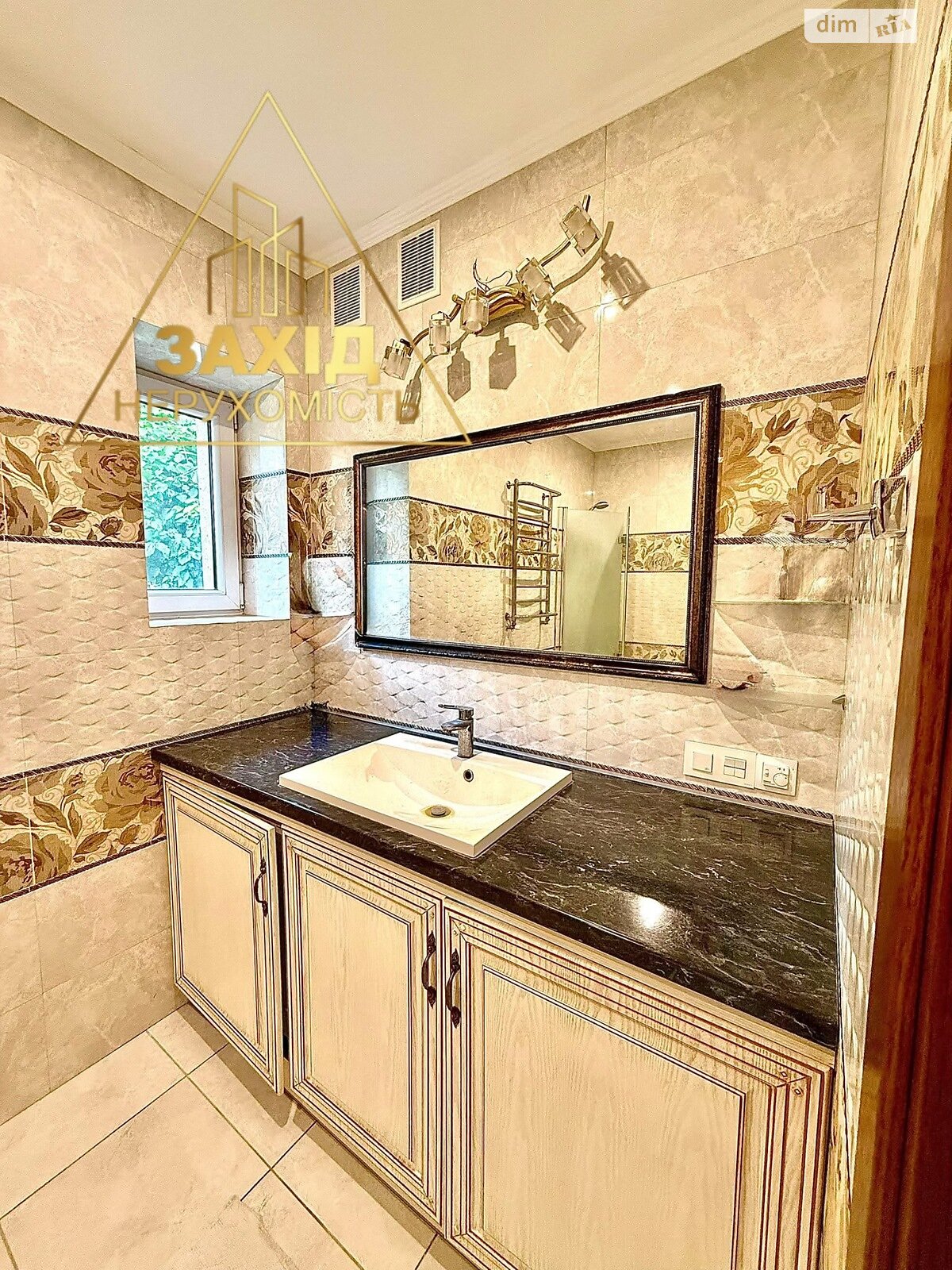 двухэтажный дом с балконом, 230 кв. м, кирпич. Продажа в Луцке район Кичкаревка фото 1 двухэтажный дом с балконом, 230 кв. м, кирпич. Продажа в Луцке район Кичкаревка фото 1