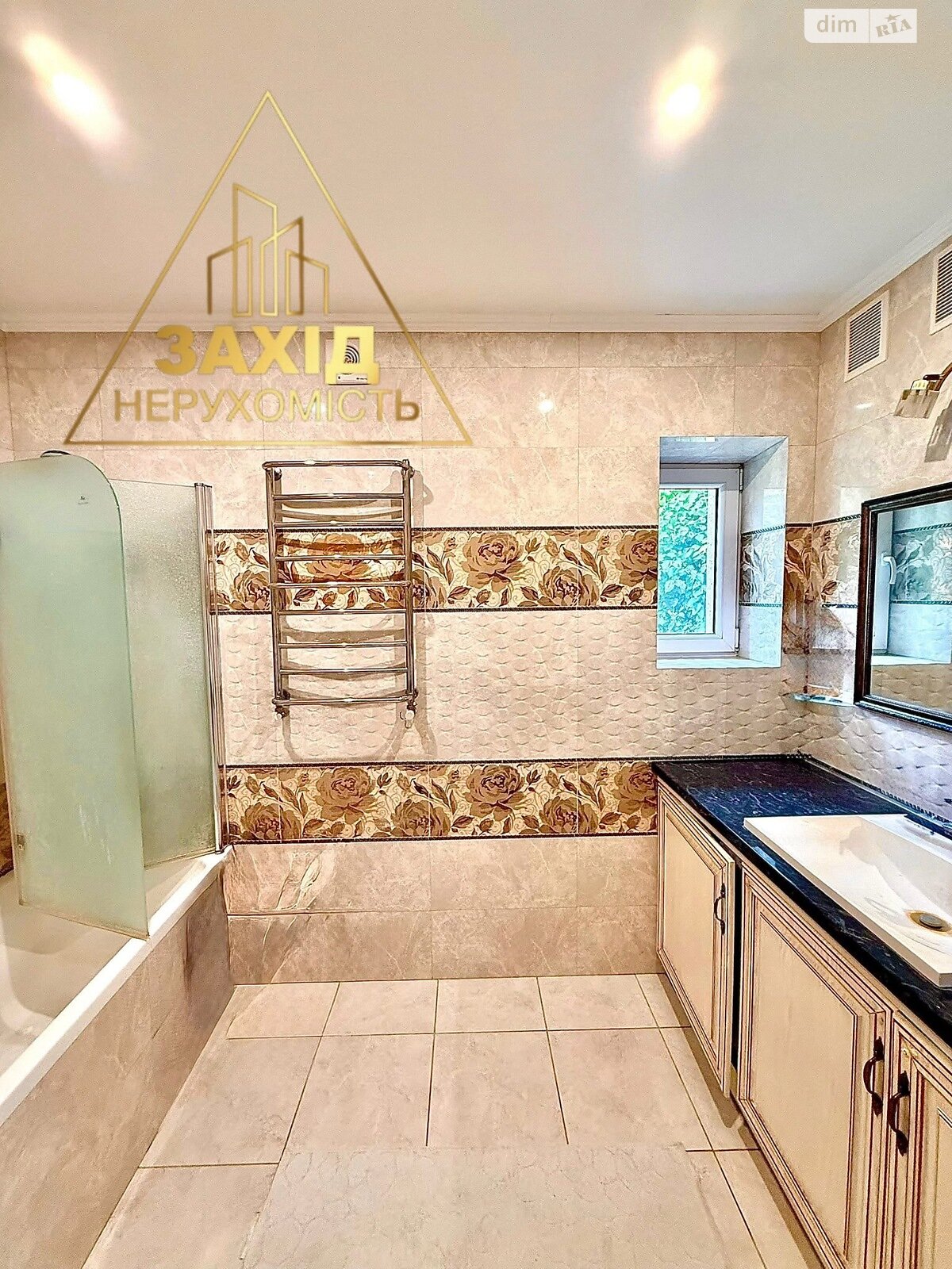двухэтажный дом с балконом, 230 кв. м, кирпич. Продажа в Луцке район Кичкаревка фото 1 двухэтажный дом с балконом, 230 кв. м, кирпич. Продажа в Луцке район Кичкаревка фото 1