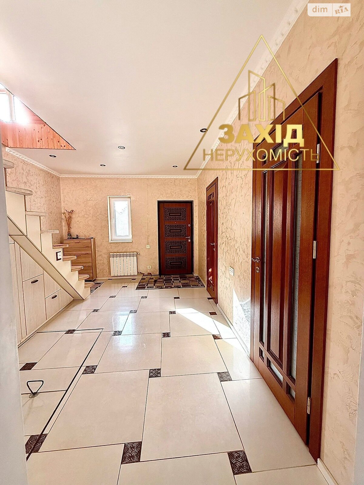 двухэтажный дом с балконом, 230 кв. м, кирпич. Продажа в Луцке район Кичкаревка фото 1 двухэтажный дом с балконом, 230 кв. м, кирпич. Продажа в Луцке район Кичкаревка фото 1