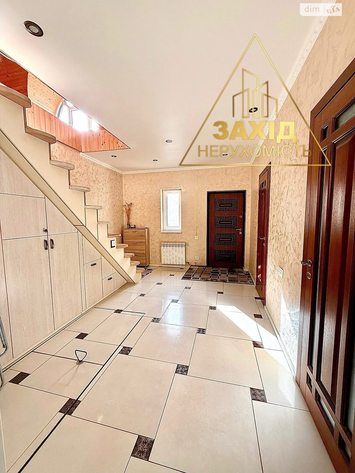 двухэтажный дом с балконом, 230 кв. м, кирпич. Продажа в Луцке район Кичкаревка фото 1 двухэтажный дом с балконом, 230 кв. м, кирпич. Продажа в Луцке район Кичкаревка фото 1