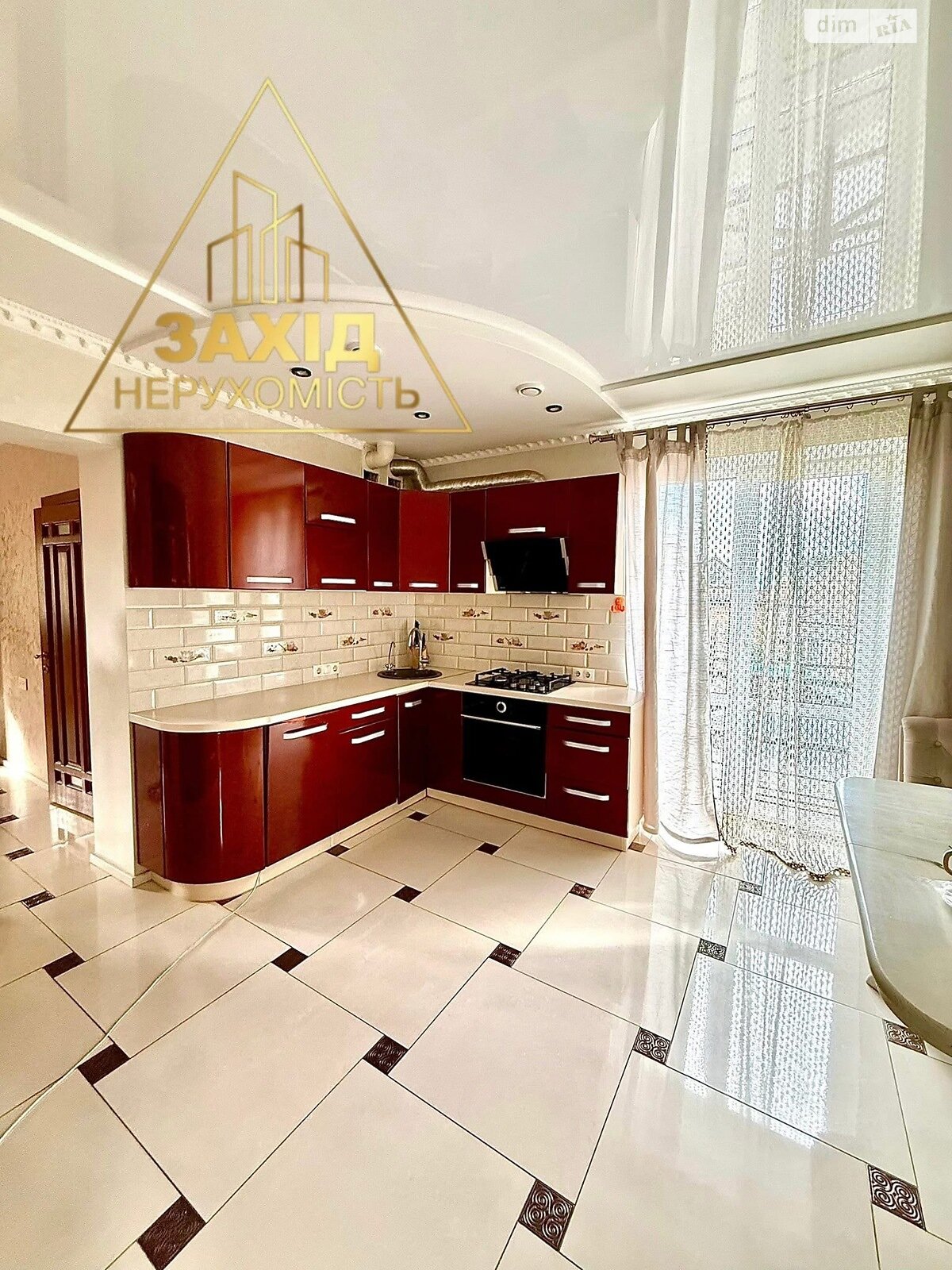 двухэтажный дом с балконом, 230 кв. м, кирпич. Продажа в Луцке район Кичкаревка фото 1 двухэтажный дом с балконом, 230 кв. м, кирпич. Продажа в Луцке район Кичкаревка фото 1