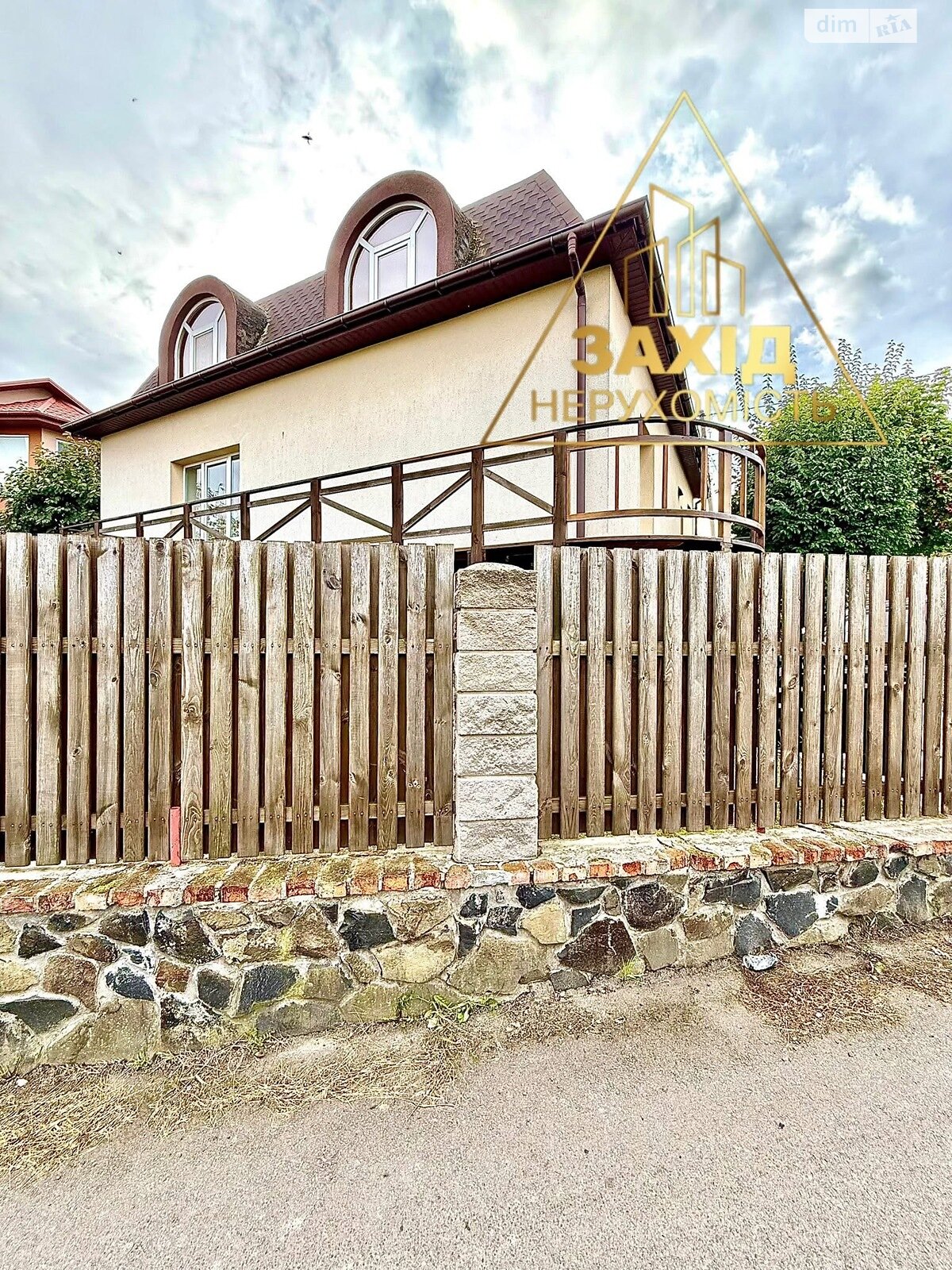 двухэтажный дом с балконом, 230 кв. м, кирпич. Продажа в Луцке район Кичкаревка фото 1 двухэтажный дом с балконом, 230 кв. м, кирпич. Продажа в Луцке район Кичкаревка фото 1