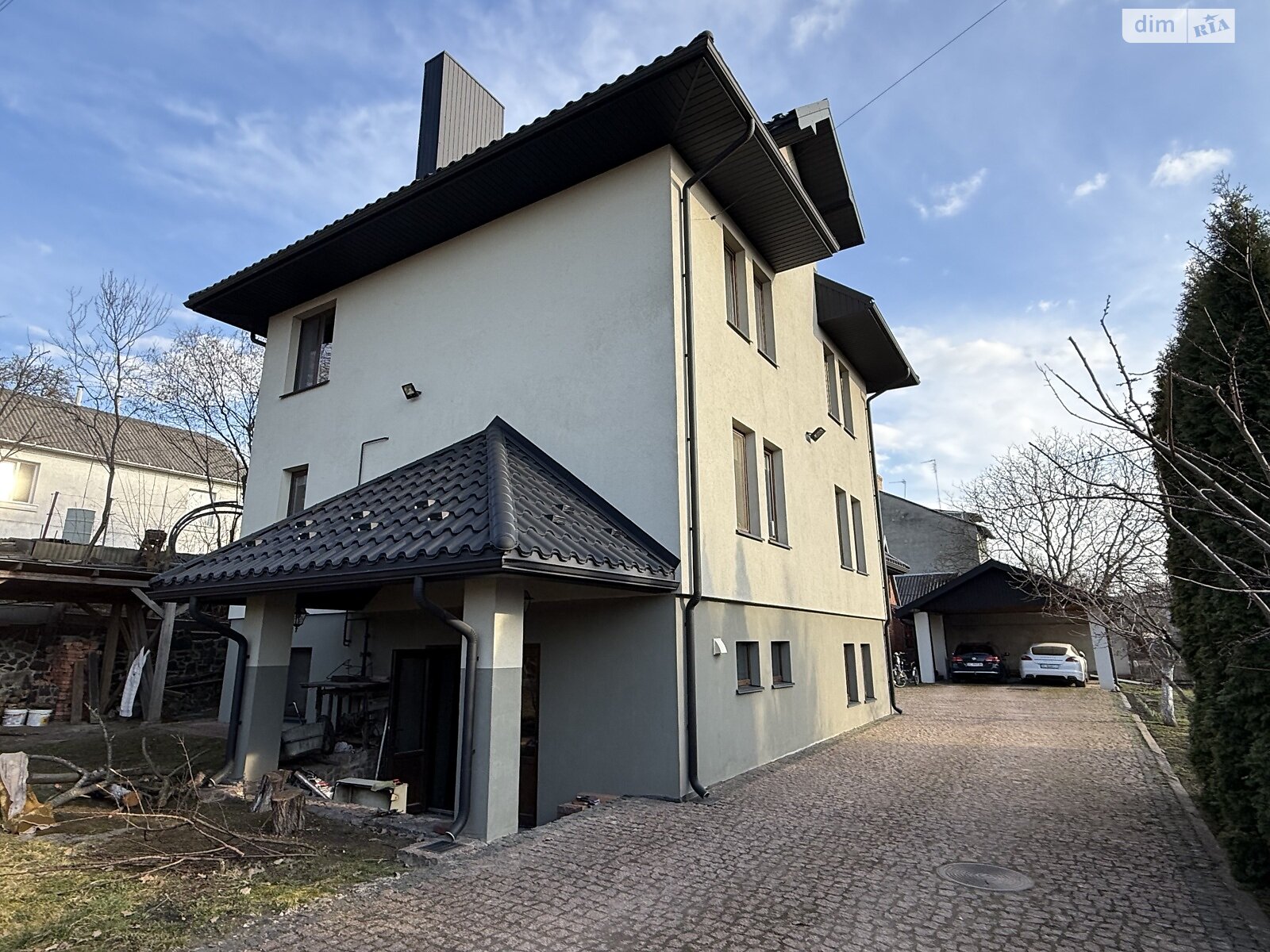 трехэтажный дом с верандой, 210 кв. м, кирпич. Продажа в Луцке район Кичкаревка фото 1 трехэтажный дом с верандой, 210 кв. м, кирпич. Продажа в Луцке район Кичкаревка фото 1