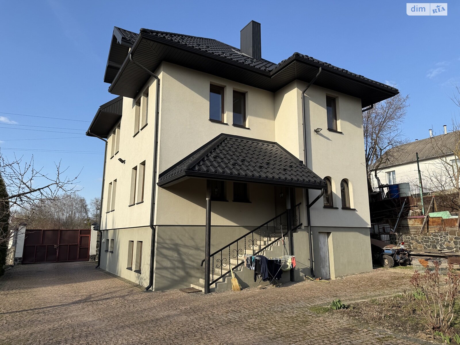 трехэтажный дом с верандой, 210 кв. м, кирпич. Продажа в Луцке район Кичкаревка фото 1 трехэтажный дом с верандой, 210 кв. м, кирпич. Продажа в Луцке район Кичкаревка фото 1