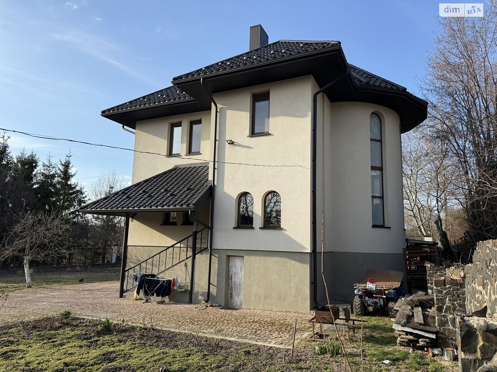 трехэтажный дом с верандой, 210 кв. м, кирпич. Продажа в Луцке район Кичкаревка фото 1 трехэтажный дом с верандой, 210 кв. м, кирпич. Продажа в Луцке район Кичкаревка фото 1