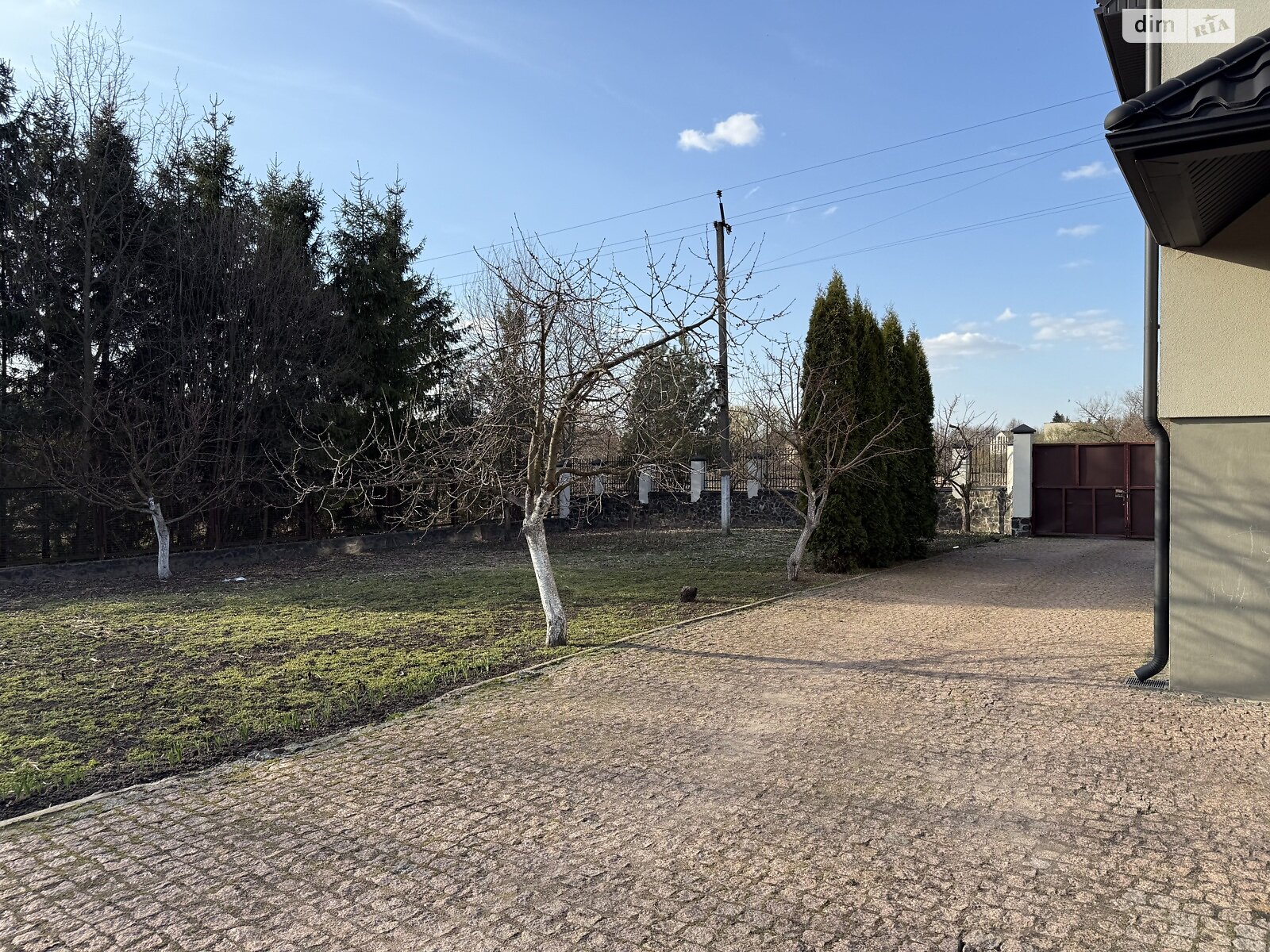 трехэтажный дом с верандой, 210 кв. м, кирпич. Продажа в Луцке район Кичкаревка фото 1 трехэтажный дом с верандой, 210 кв. м, кирпич. Продажа в Луцке район Кичкаревка фото 1