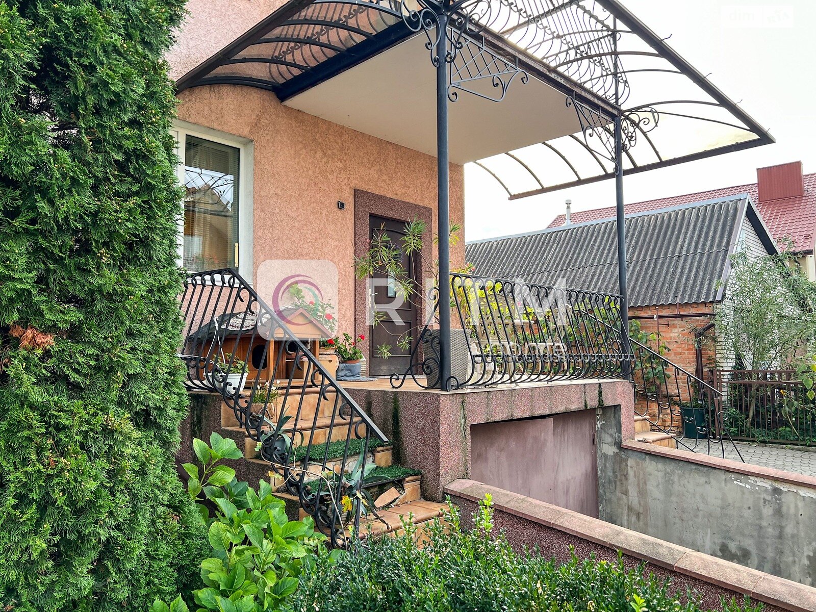 двухэтажный дом с ремонтом, 293 кв. м, кирпич. Продажа в Луцке фото 1 двухэтажный дом с ремонтом, 293 кв. м, кирпич. Продажа в Луцке фото 1