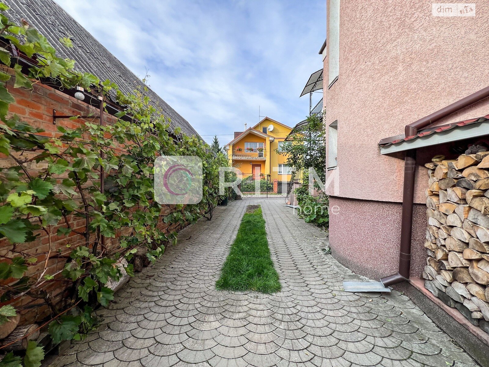 двухэтажный дом с ремонтом, 293 кв. м, кирпич. Продажа в Луцке фото 1 двухэтажный дом с ремонтом, 293 кв. м, кирпич. Продажа в Луцке фото 1