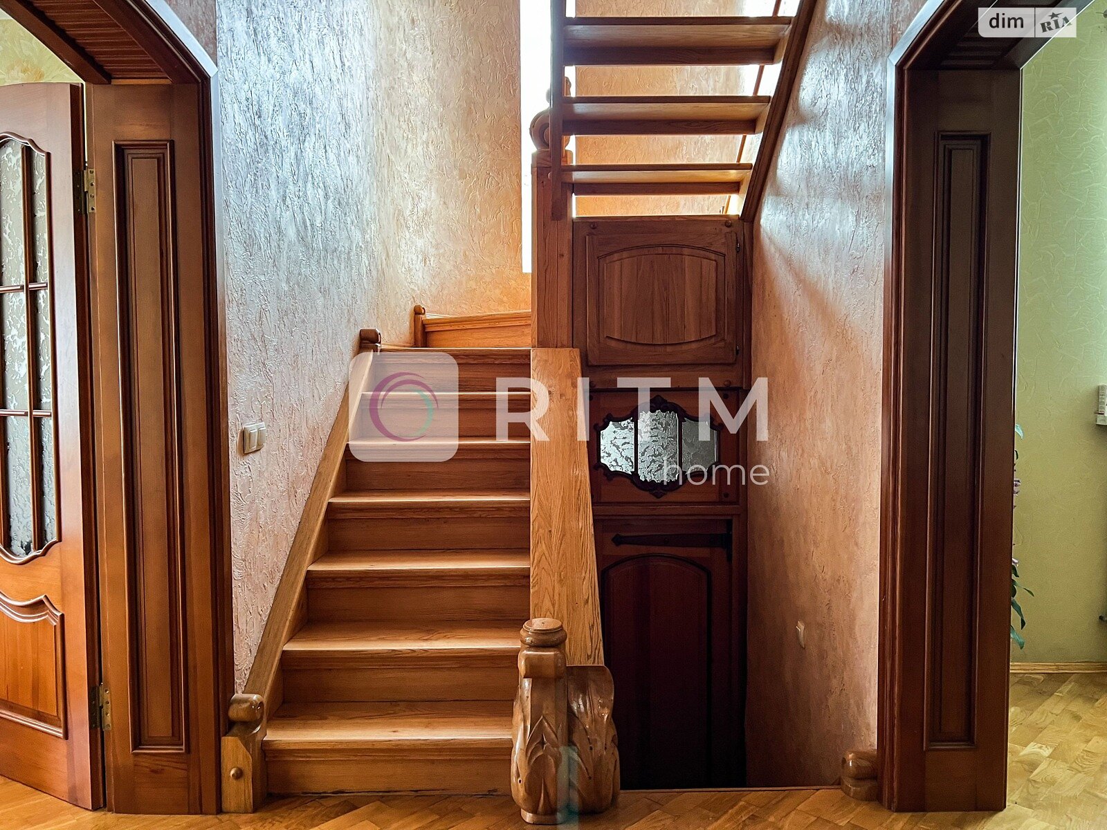 двухэтажный дом с ремонтом, 293 кв. м, кирпич. Продажа в Луцке фото 1 двухэтажный дом с ремонтом, 293 кв. м, кирпич. Продажа в Луцке фото 1