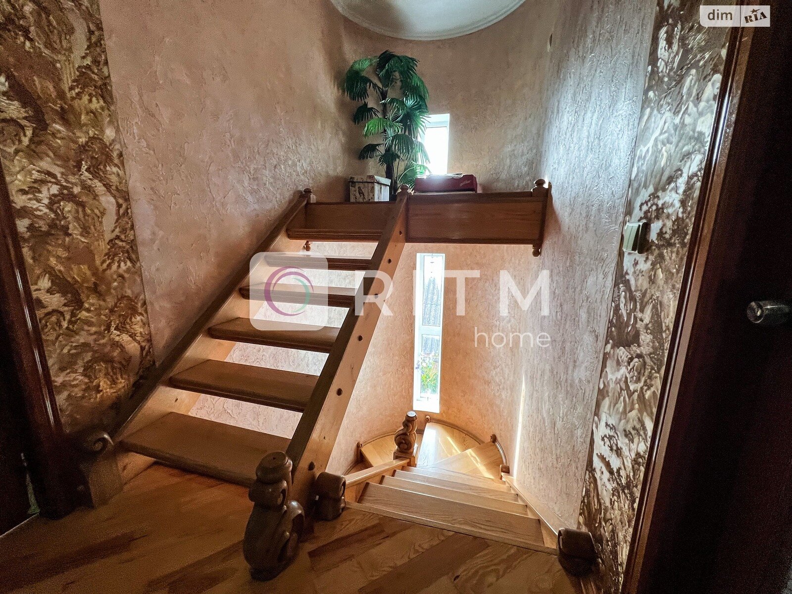 двухэтажный дом с ремонтом, 293 кв. м, кирпич. Продажа в Луцке фото 1 двухэтажный дом с ремонтом, 293 кв. м, кирпич. Продажа в Луцке фото 1