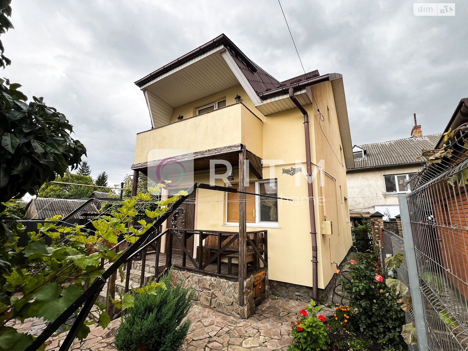 двухэтажный дом с балконом, 108.5 кв. м, пеноблок. Продажа в Луцке район Центр фото 1