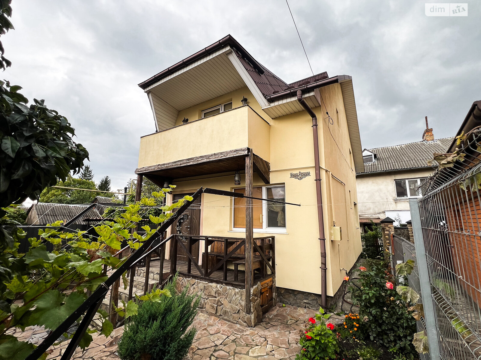 двухэтажный дом с балконом, 108.5 кв. м, пеноблок. Продажа в Луцке район Центр фото 1