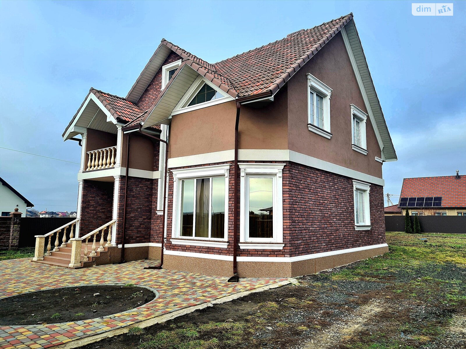 двухэтажный дом с балконом, 160 кв. м, блочно-кирпичный. Продажа в Луцке район Вересневе фото 1
