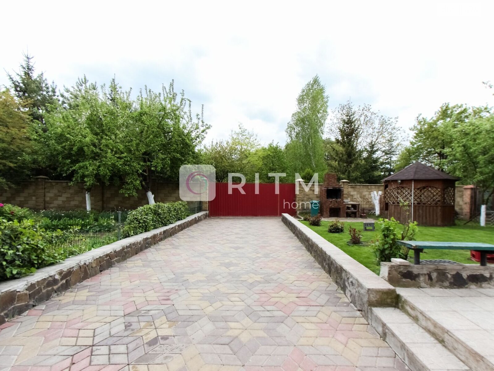 трехэтажный дом с гаражом, 262 кв. м, кирпич. Продажа в Луцке фото 1 трехэтажный дом с гаражом, 262 кв. м, кирпич. Продажа в Луцке фото 1