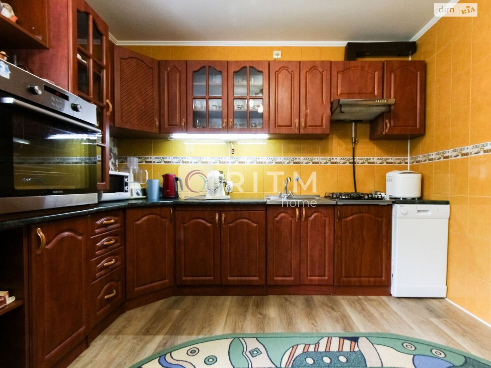 трехэтажный дом с гаражом, 262 кв. м, кирпич. Продажа в Луцке фото 1 трехэтажный дом с гаражом, 262 кв. м, кирпич. Продажа в Луцке фото 1