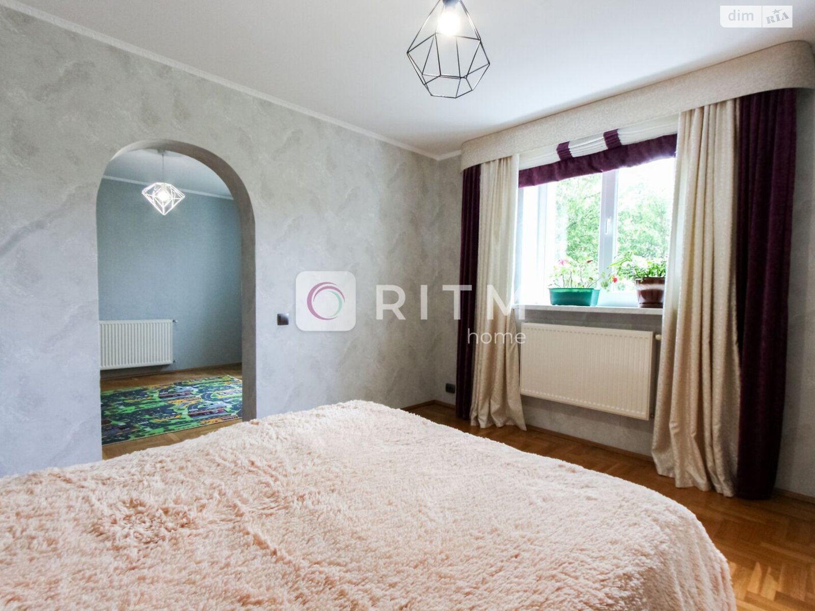 трехэтажный дом с гаражом, 262 кв. м, кирпич. Продажа в Луцке фото 1 трехэтажный дом с гаражом, 262 кв. м, кирпич. Продажа в Луцке фото 1