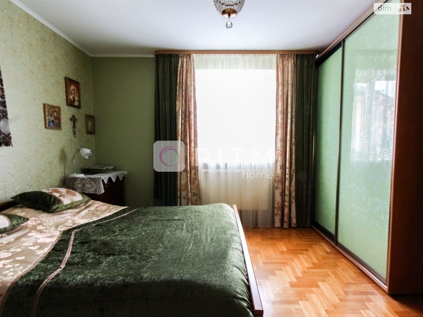трехэтажный дом с гаражом, 262 кв. м, кирпич. Продажа в Луцке фото 1 трехэтажный дом с гаражом, 262 кв. м, кирпич. Продажа в Луцке фото 1