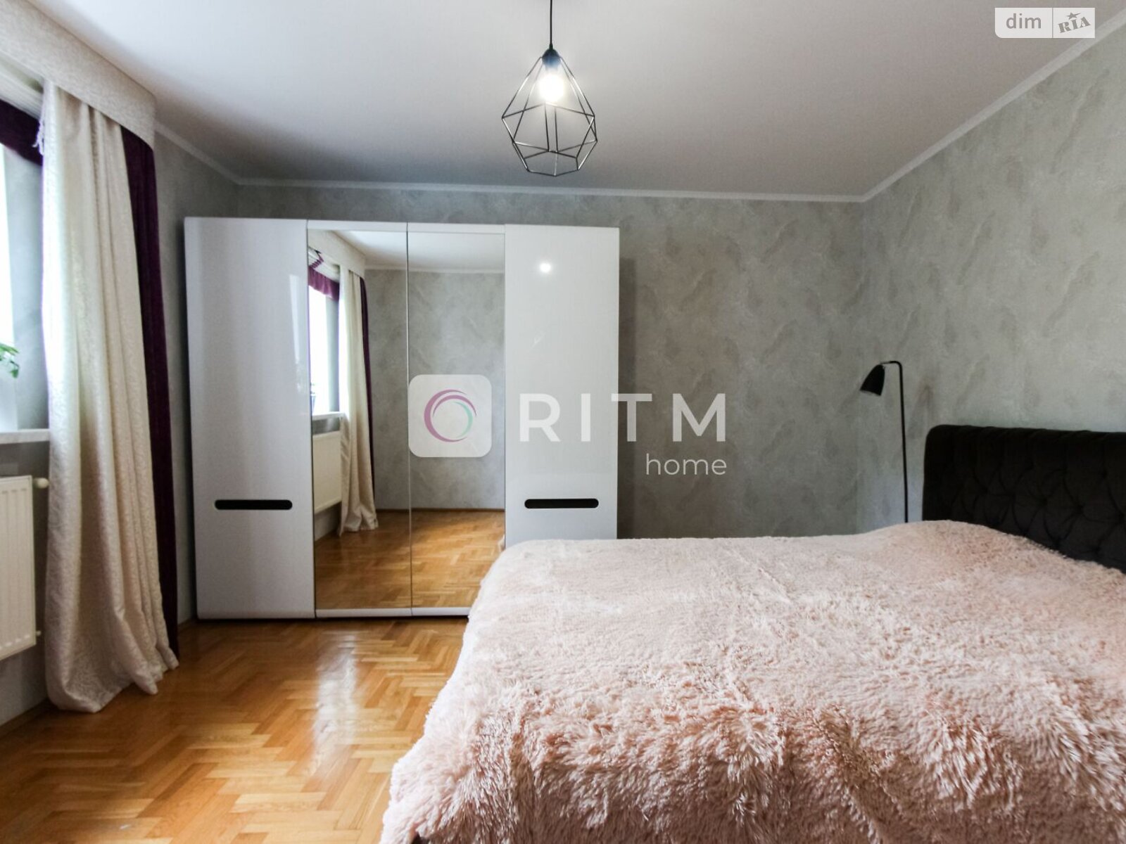 трехэтажный дом с гаражом, 262 кв. м, кирпич. Продажа в Луцке фото 1 трехэтажный дом с гаражом, 262 кв. м, кирпич. Продажа в Луцке фото 1