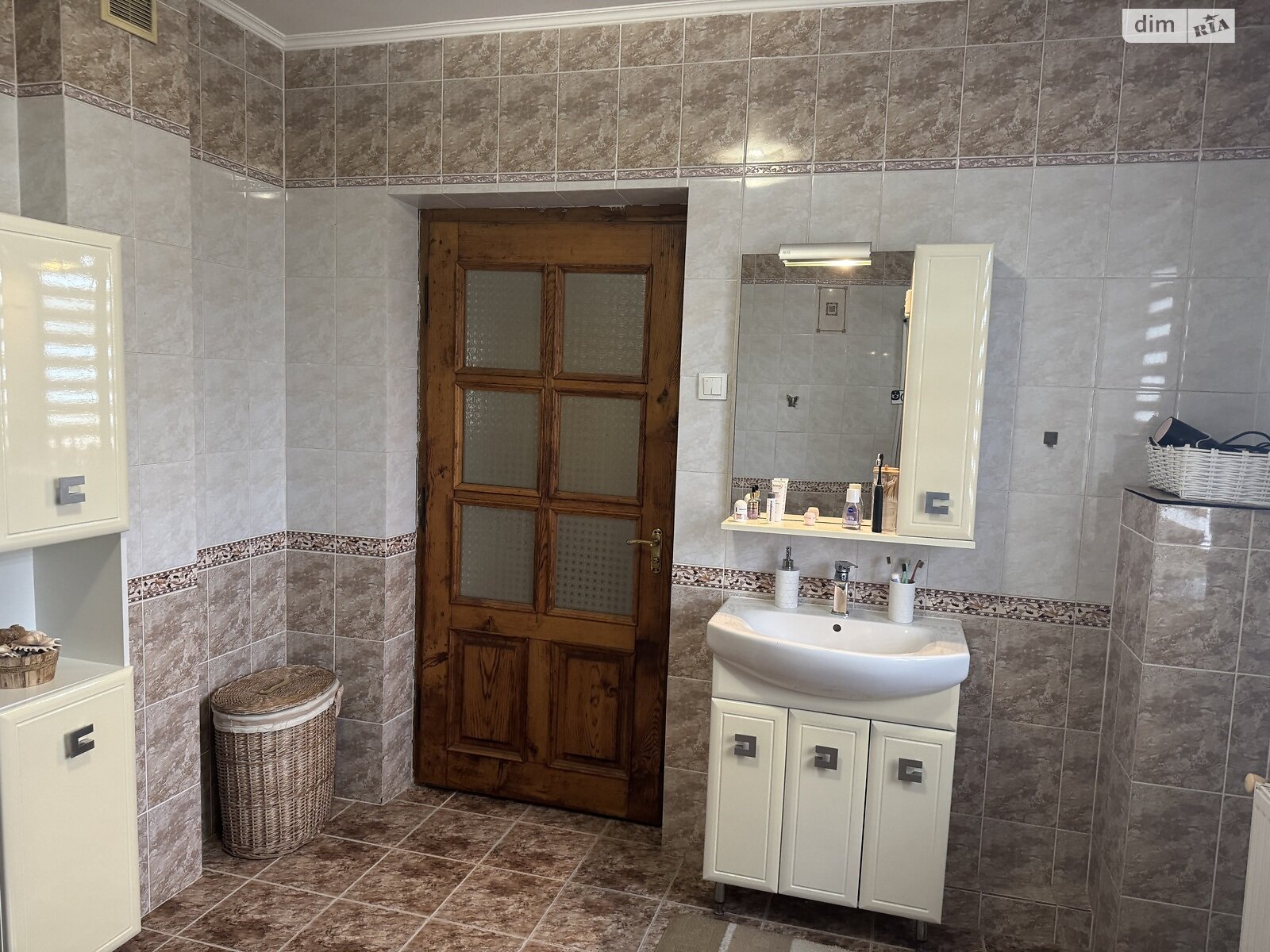 двоповерховий будинок з опаленням, 250 кв. м, цегла. Продаж в Львові, район Білогорща фото 1 двоповерховий будинок з опаленням, 250 кв. м, цегла. Продаж в Львові, район Білогорща фото 1