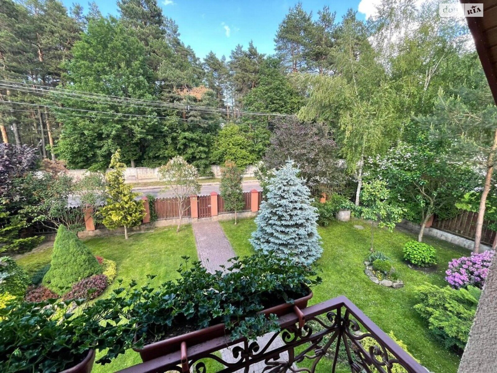 двухэтажный дом с балконом, 265 кв. м, кирпич. Продажа в Брюховичах фото 1