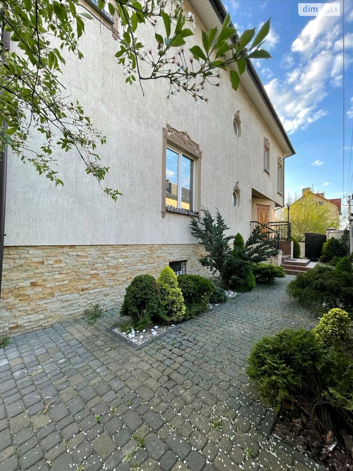 двоповерховий будинок з ремонтом, 315.5 кв. м, цегла. Продаж у Львові фото 1 двоповерховий будинок з ремонтом, 315.5 кв. м, цегла. Продаж у Львові фото 1