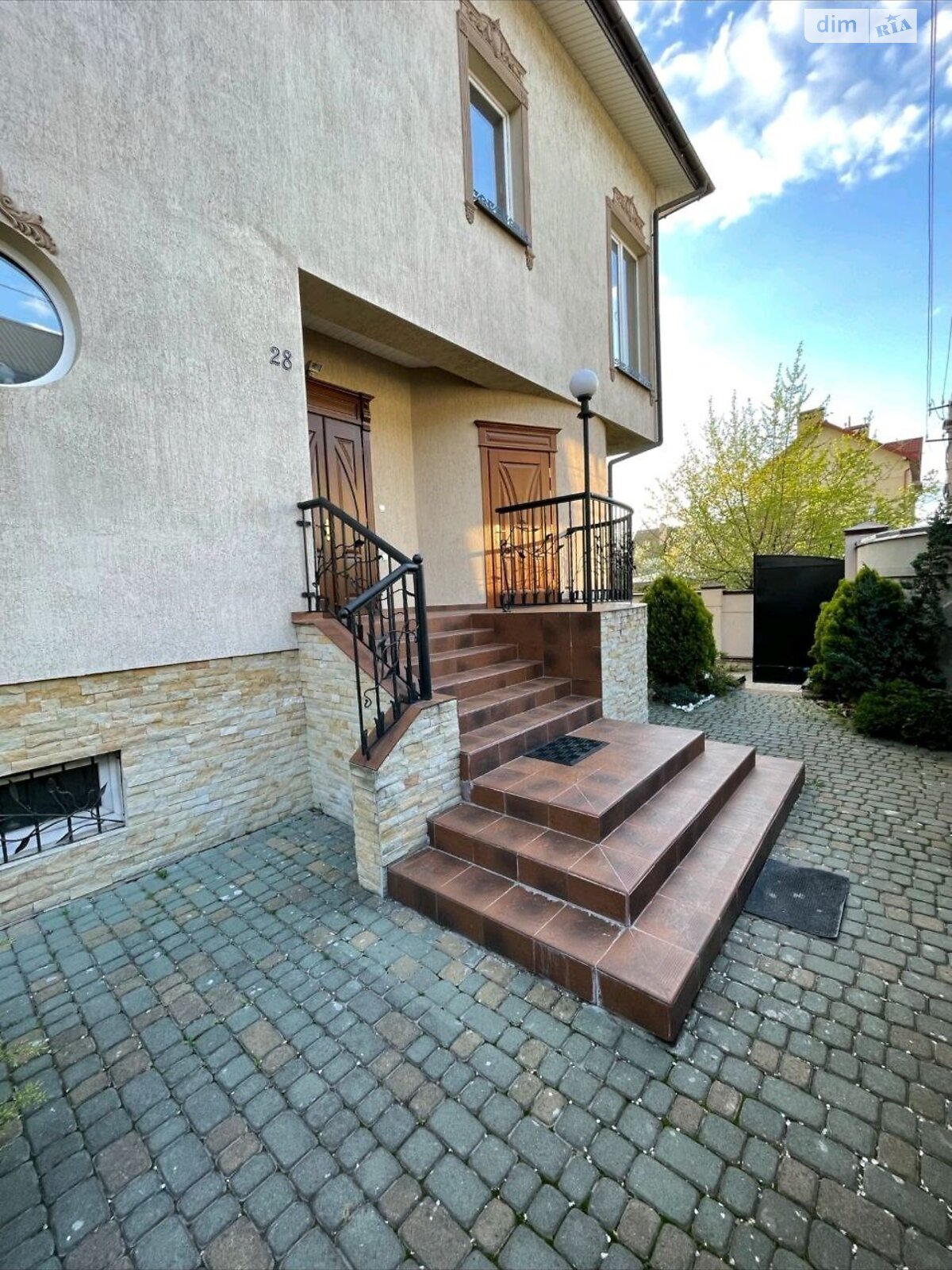 двоповерховий будинок з ремонтом, 315.5 кв. м, цегла. Продаж у Львові фото 1 двоповерховий будинок з ремонтом, 315.5 кв. м, цегла. Продаж у Львові фото 1