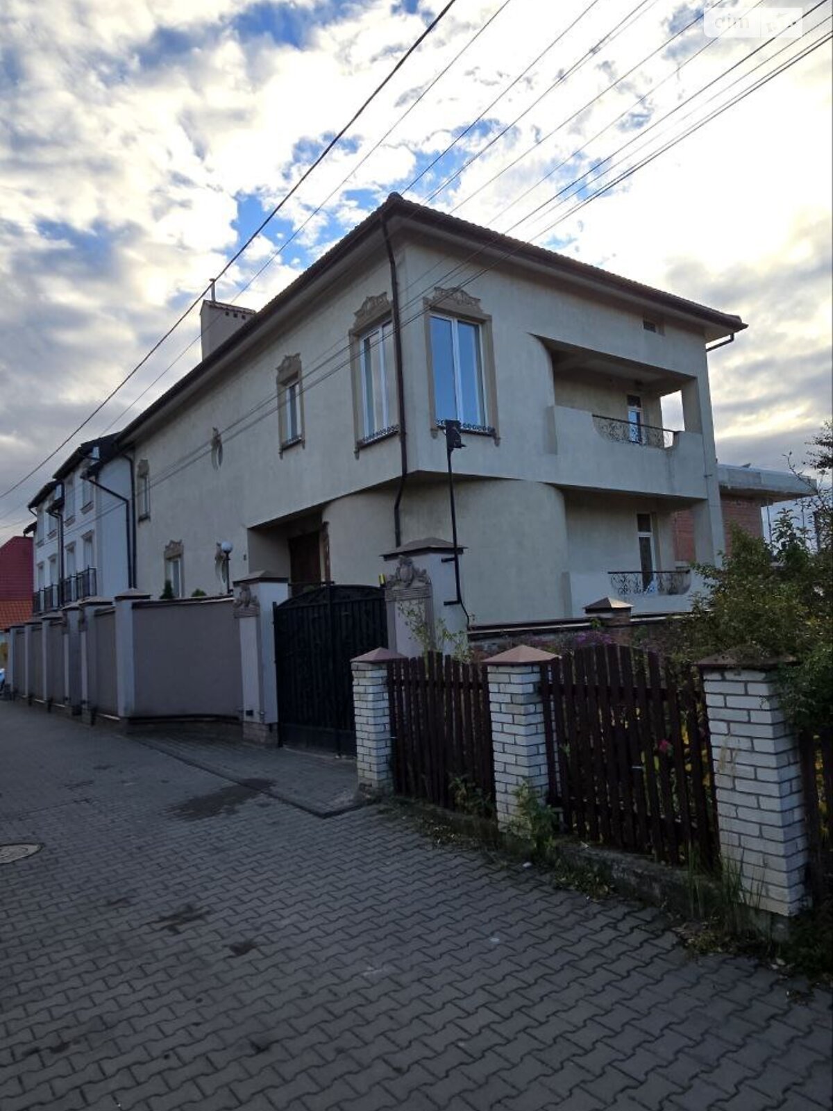 двоповерховий будинок з ремонтом, 315.5 кв. м, цегла. Продаж у Львові фото 1 двоповерховий будинок з ремонтом, 315.5 кв. м, цегла. Продаж у Львові фото 1
