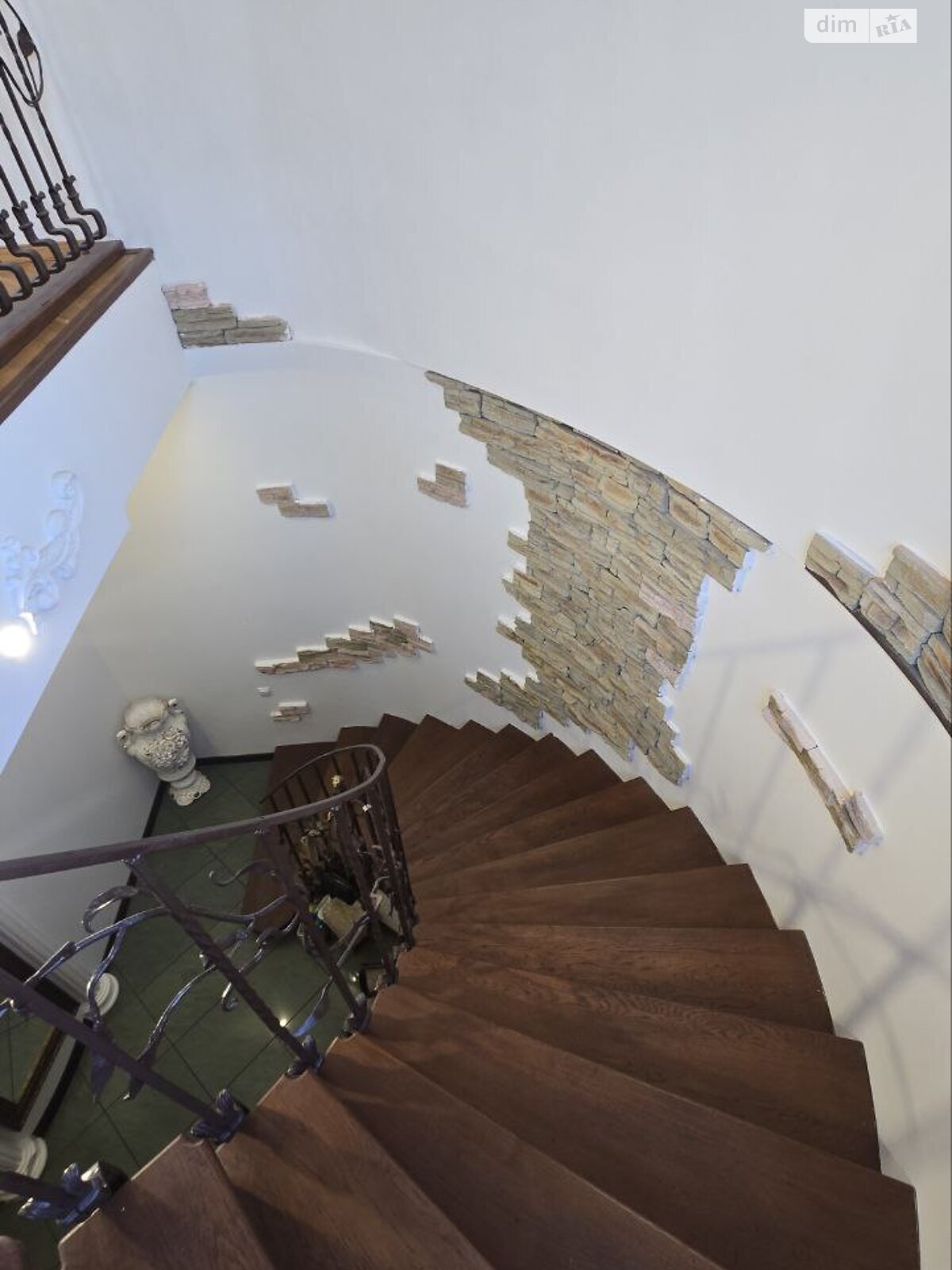 двоповерховий будинок з ремонтом, 315.5 кв. м, цегла. Продаж у Львові фото 1 двоповерховий будинок з ремонтом, 315.5 кв. м, цегла. Продаж у Львові фото 1