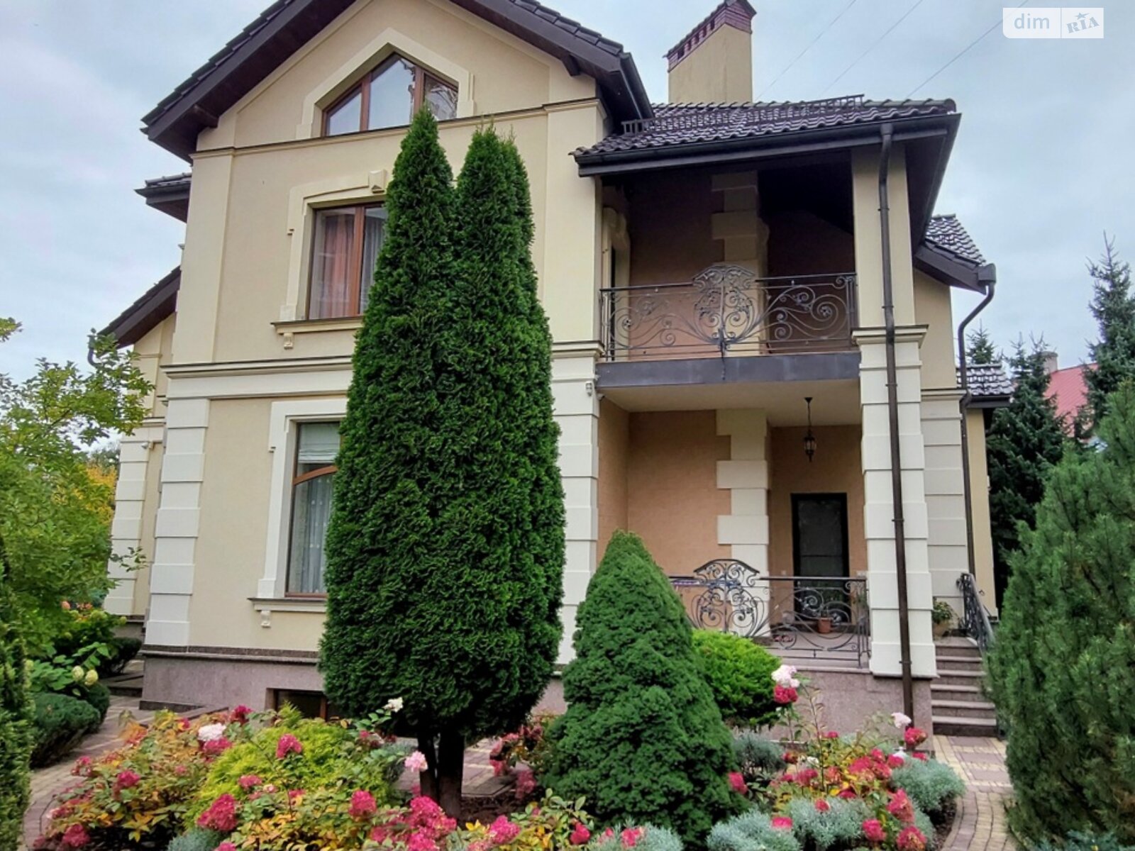 триповерховий будинок з верандою, 538.9 кв. м, цегла. Продаж в Львові, район Франківський фото 1 триповерховий будинок з верандою, 538.9 кв. м, цегла. Продаж в Львові, район Франківський фото 1