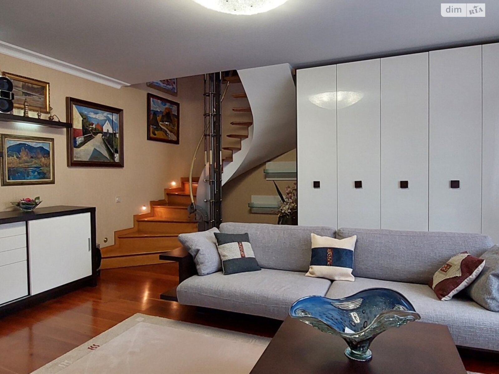 триповерховий будинок з верандою, 538.9 кв. м, цегла. Продаж в Львові, район Франківський фото 1 триповерховий будинок з верандою, 538.9 кв. м, цегла. Продаж в Львові, район Франківський фото 1