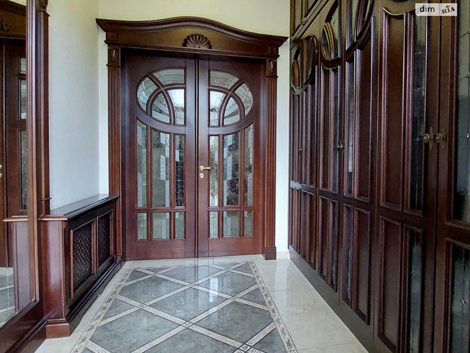 триповерховий будинок з верандою, 538.9 кв. м, цегла. Продаж в Львові, район Франківський фото 1 триповерховий будинок з верандою, 538.9 кв. м, цегла. Продаж в Львові, район Франківський фото 1