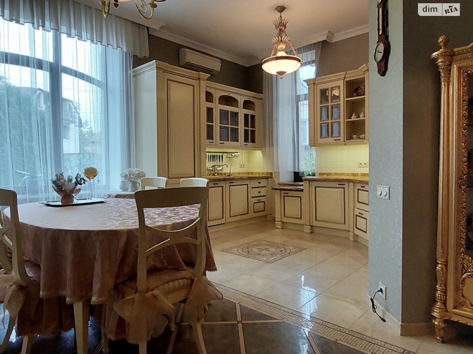 триповерховий будинок з верандою, 538.9 кв. м, цегла. Продаж в Львові, район Франківський фото 1 триповерховий будинок з верандою, 538.9 кв. м, цегла. Продаж в Львові, район Франківський фото 1