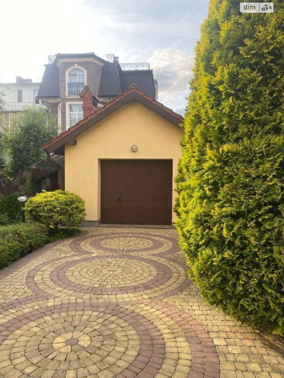 трехэтажный дом с верандой, 375.1 кв. м, кирпич. Продажа в Львове район Франковский фото 1 трехэтажный дом с верандой, 375.1 кв. м, кирпич. Продажа в Львове район Франковский фото 1