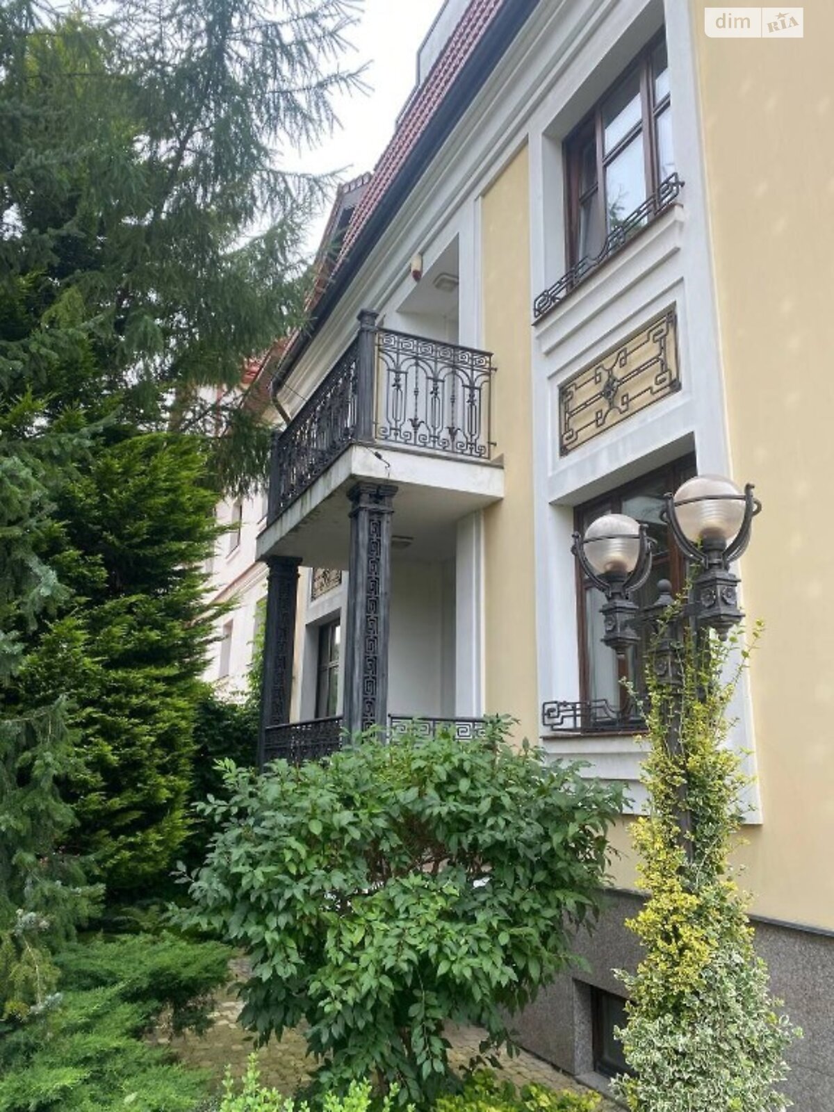 трехэтажный дом с верандой, 375.1 кв. м, кирпич. Продажа в Львове район Франковский фото 1 трехэтажный дом с верандой, 375.1 кв. м, кирпич. Продажа в Львове район Франковский фото 1