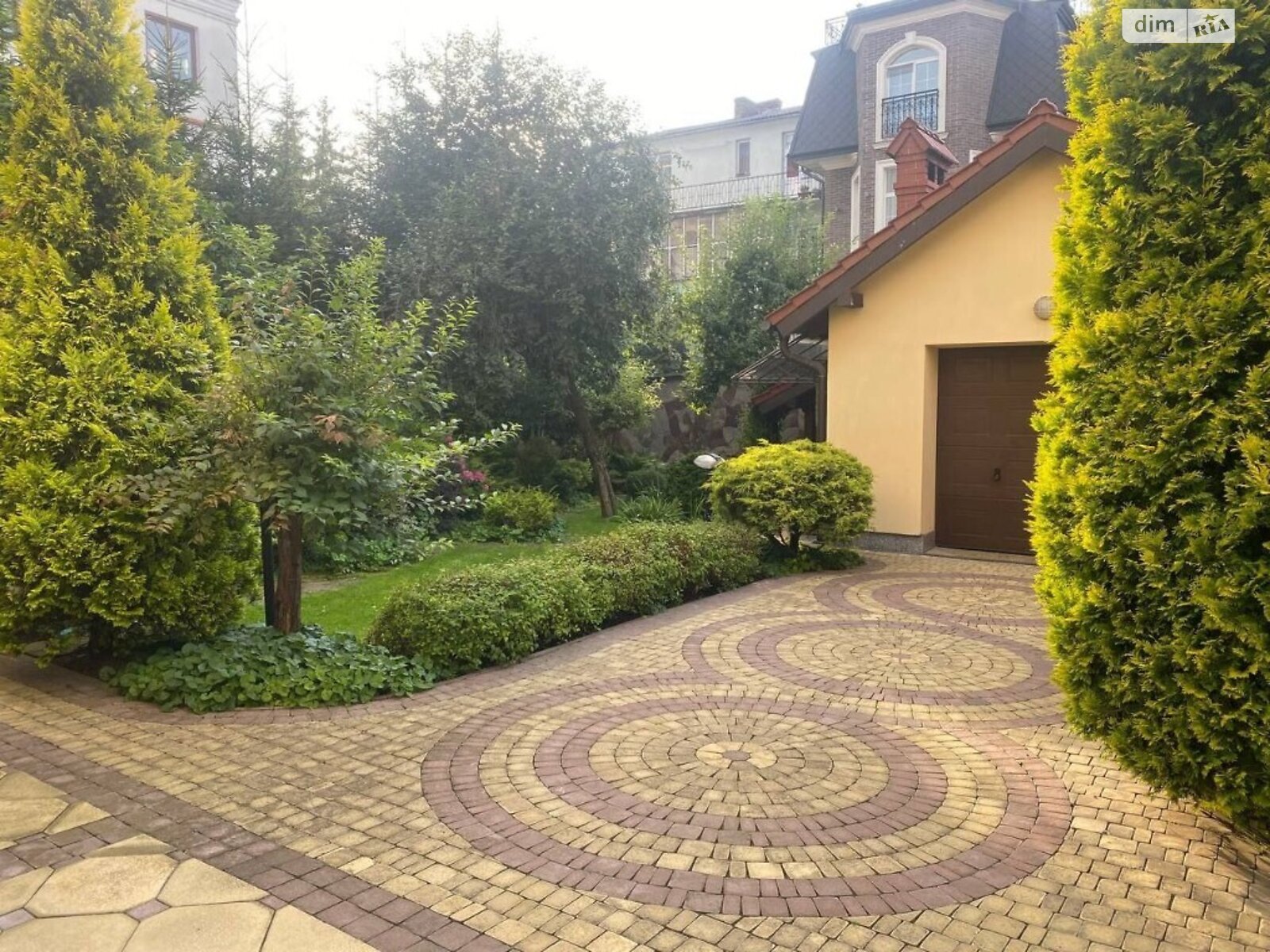 трехэтажный дом с верандой, 375.1 кв. м, кирпич. Продажа в Львове район Франковский фото 1 трехэтажный дом с верандой, 375.1 кв. м, кирпич. Продажа в Львове район Франковский фото 1
