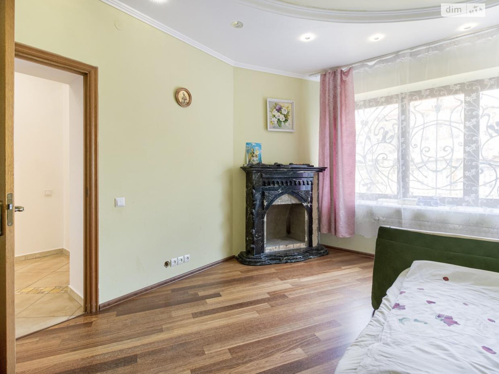 триповерховий будинок з верандою, 510 кв. м, цегла. Продаж у Львові фото 1 триповерховий будинок з верандою, 510 кв. м, цегла. Продаж у Львові фото 1