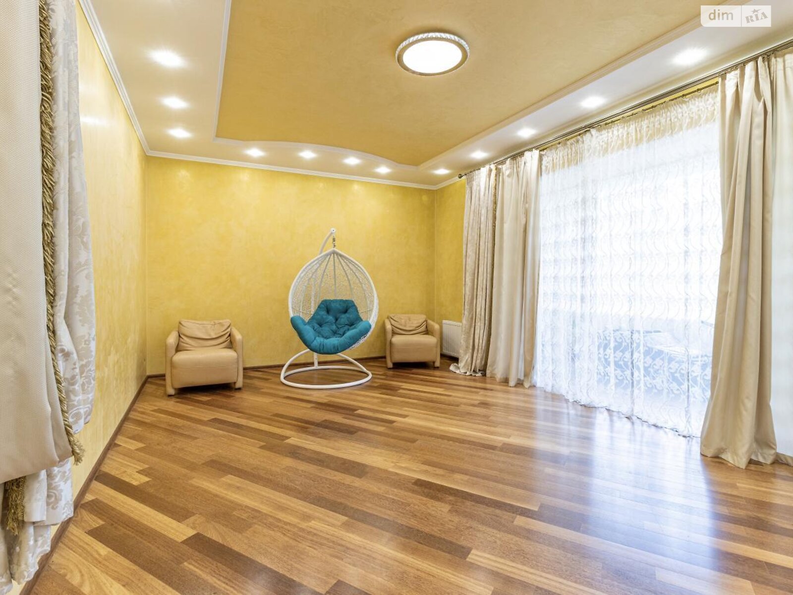 триповерховий будинок з верандою, 510 кв. м, цегла. Продаж у Львові фото 1 триповерховий будинок з верандою, 510 кв. м, цегла. Продаж у Львові фото 1