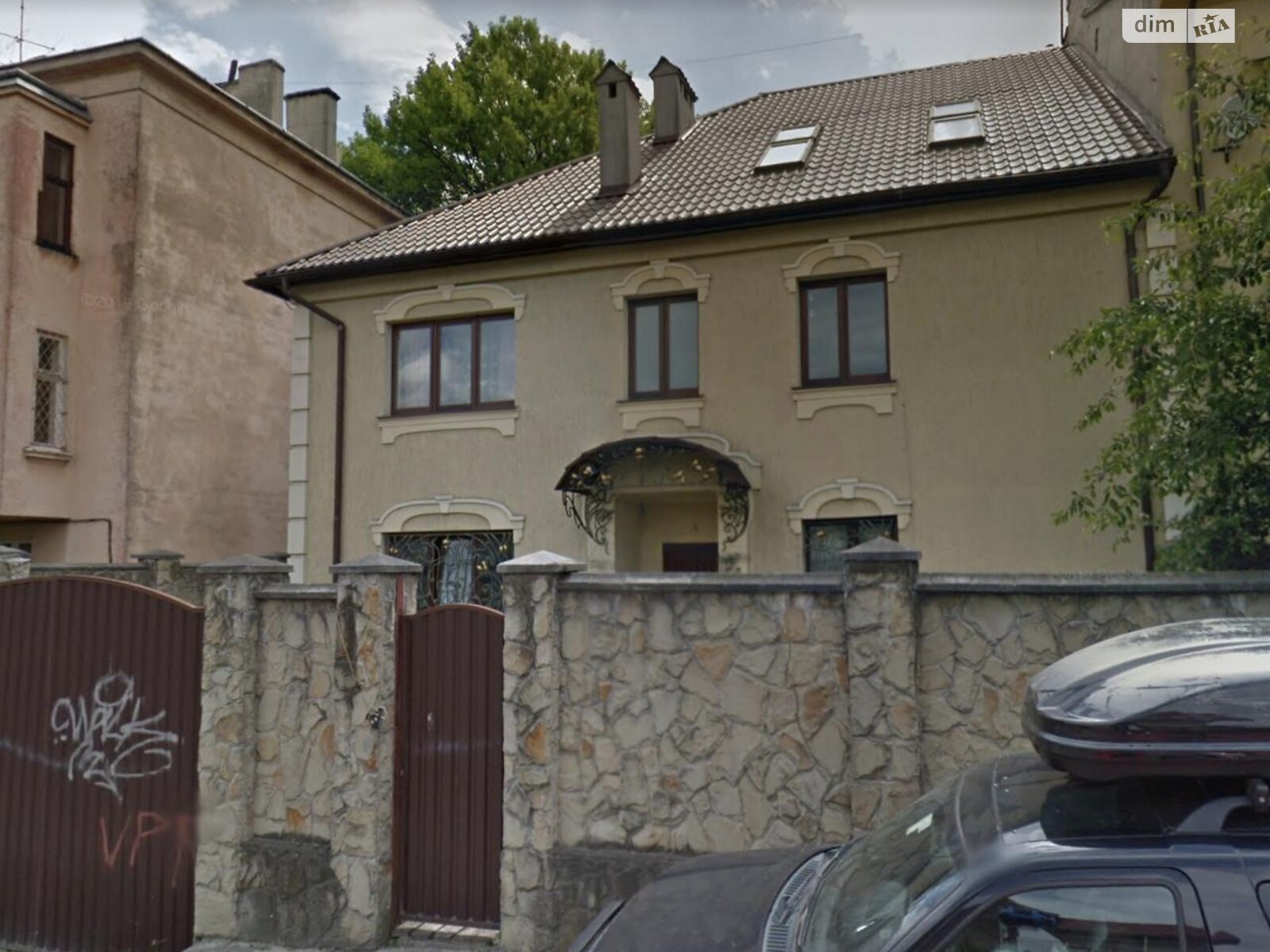 триповерховий будинок з верандою, 510 кв. м, цегла. Продаж у Львові фото 1 триповерховий будинок з верандою, 510 кв. м, цегла. Продаж у Львові фото 1