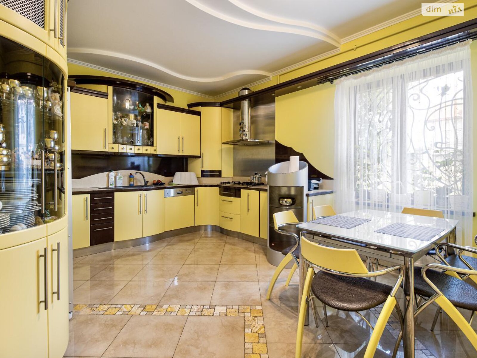 триповерховий будинок з верандою, 510 кв. м, цегла. Продаж у Львові фото 1 триповерховий будинок з верандою, 510 кв. м, цегла. Продаж у Львові фото 1