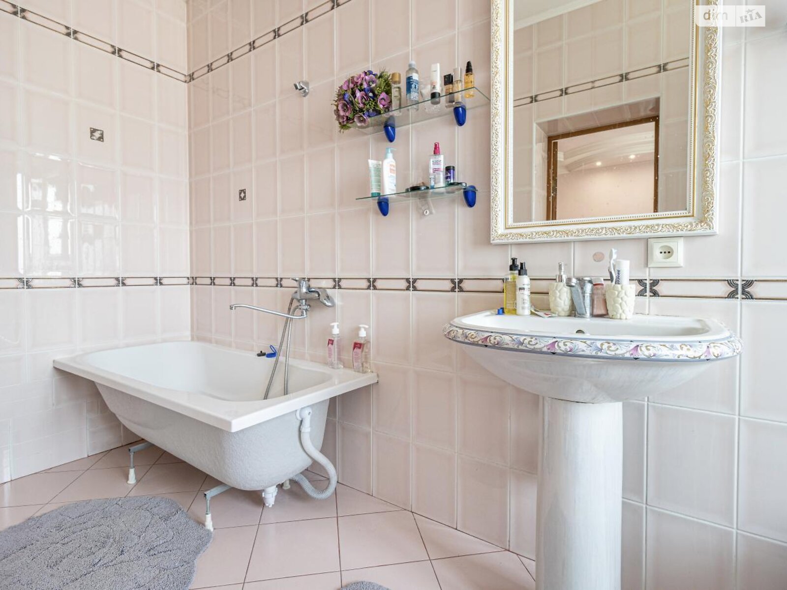 триповерховий будинок з ремонтом, 510 кв. м, цегла. Продаж у Львові фото 1 триповерховий будинок з ремонтом, 510 кв. м, цегла. Продаж у Львові фото 1